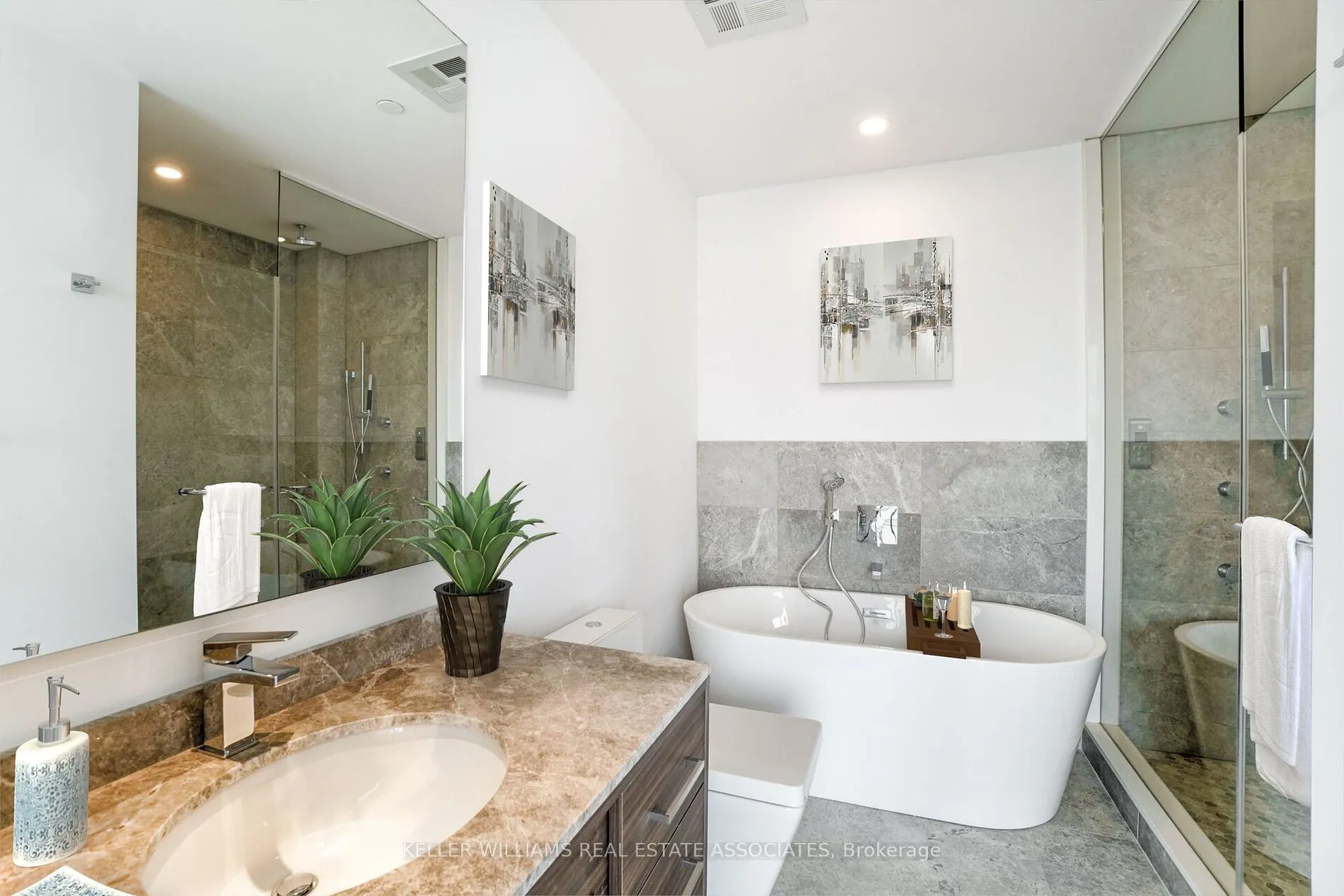 488 University Ave, #2302