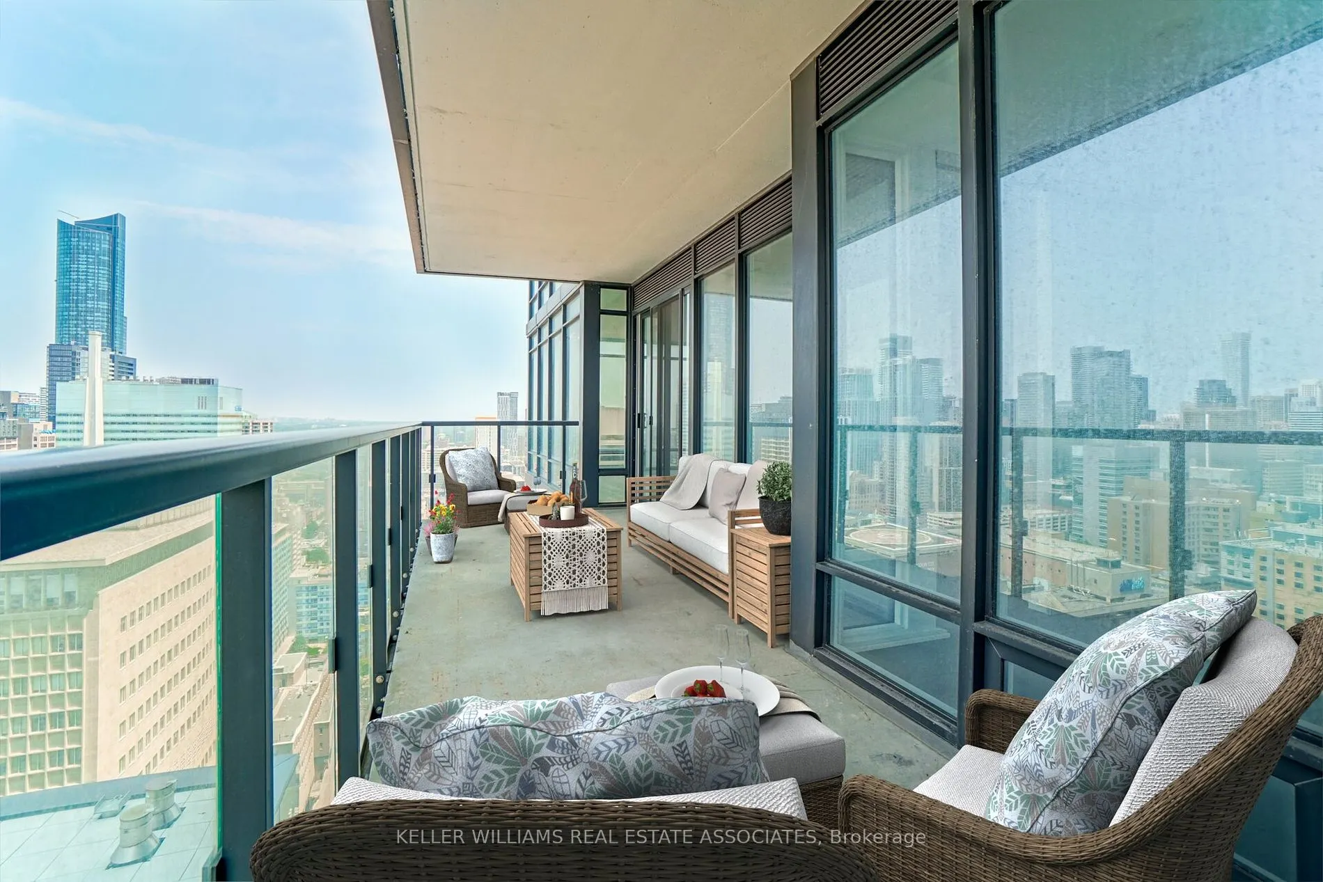 488 University Ave, #2302