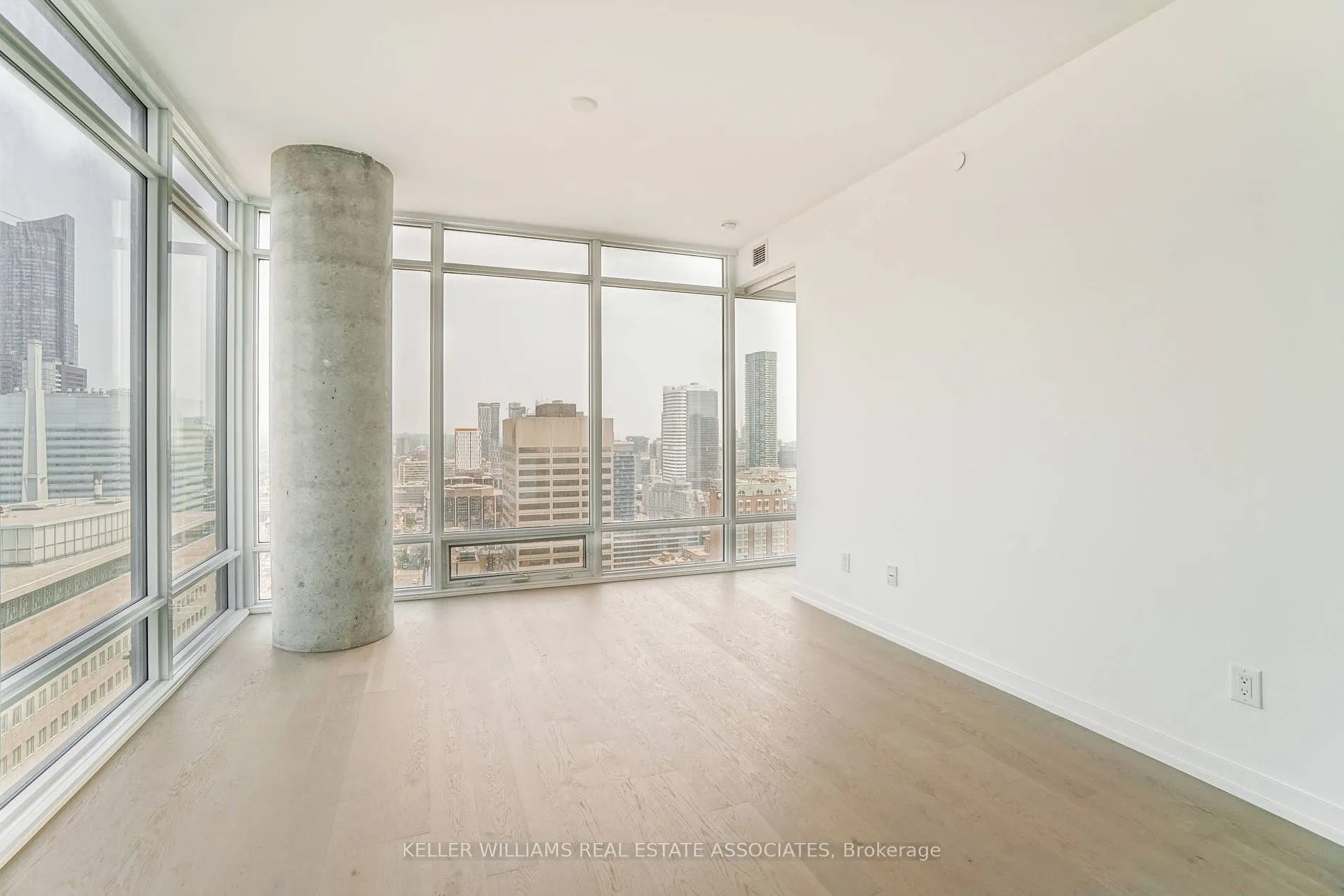 488 University Ave, #2302