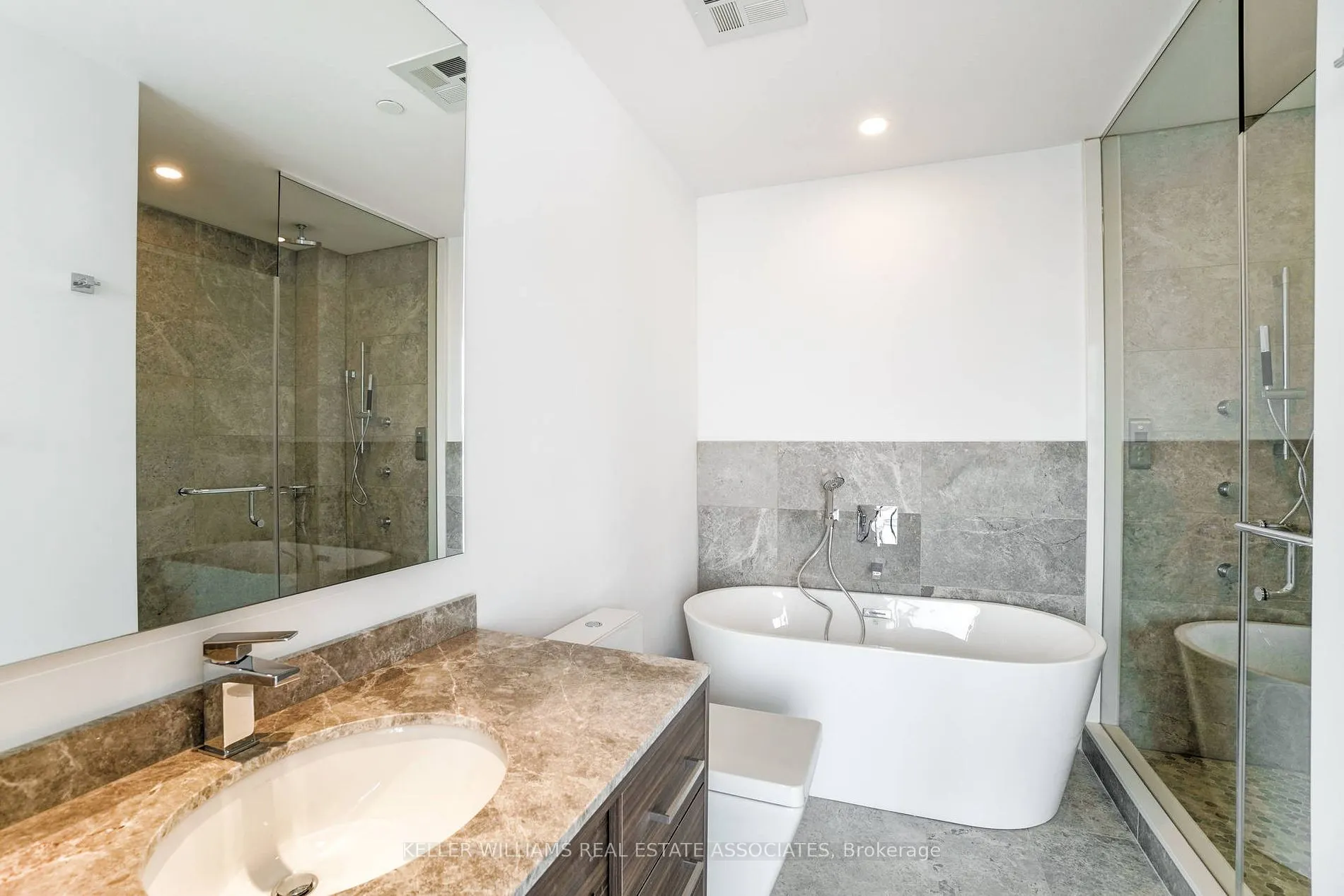 488 University Ave, #2302