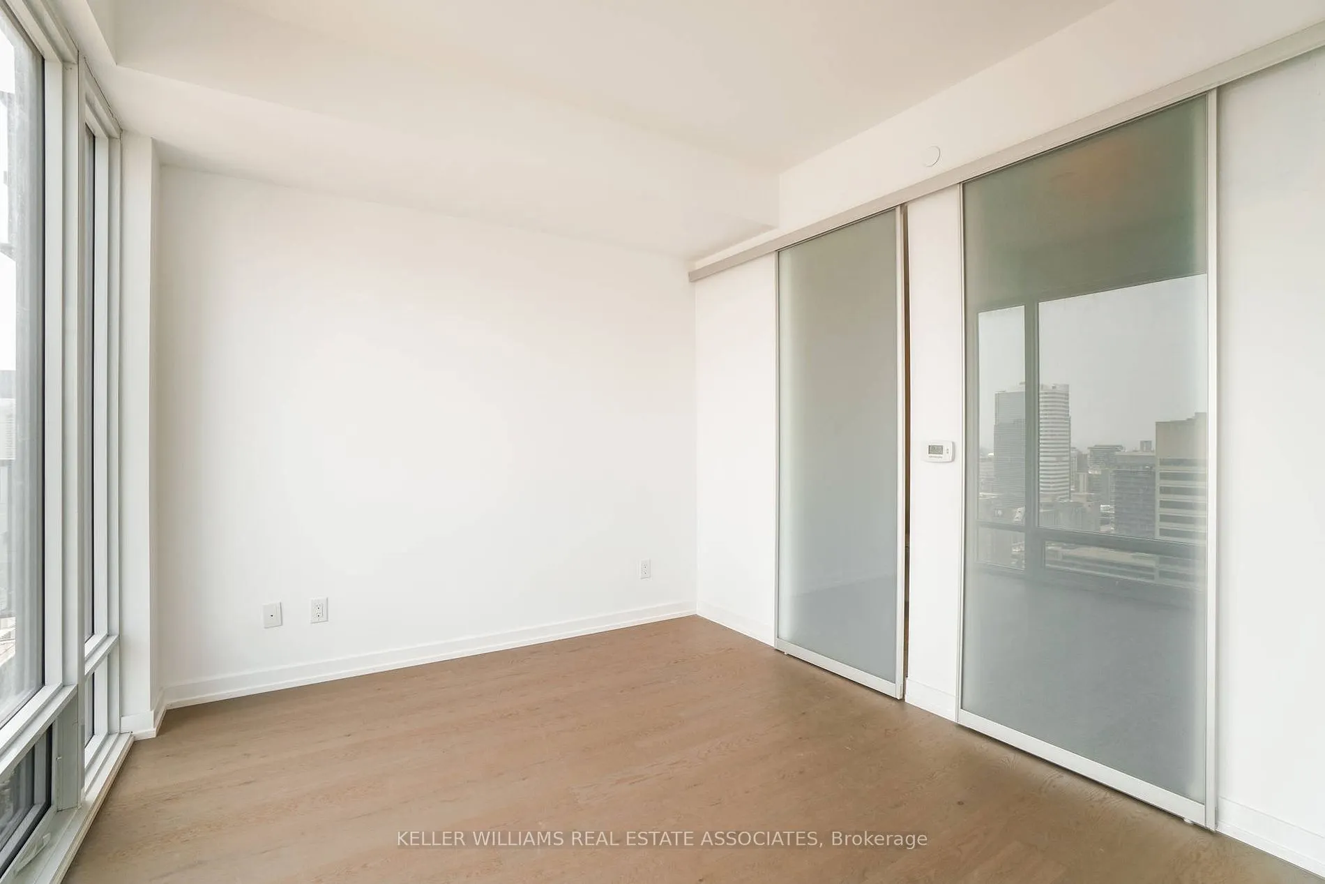 488 University Ave, #2302