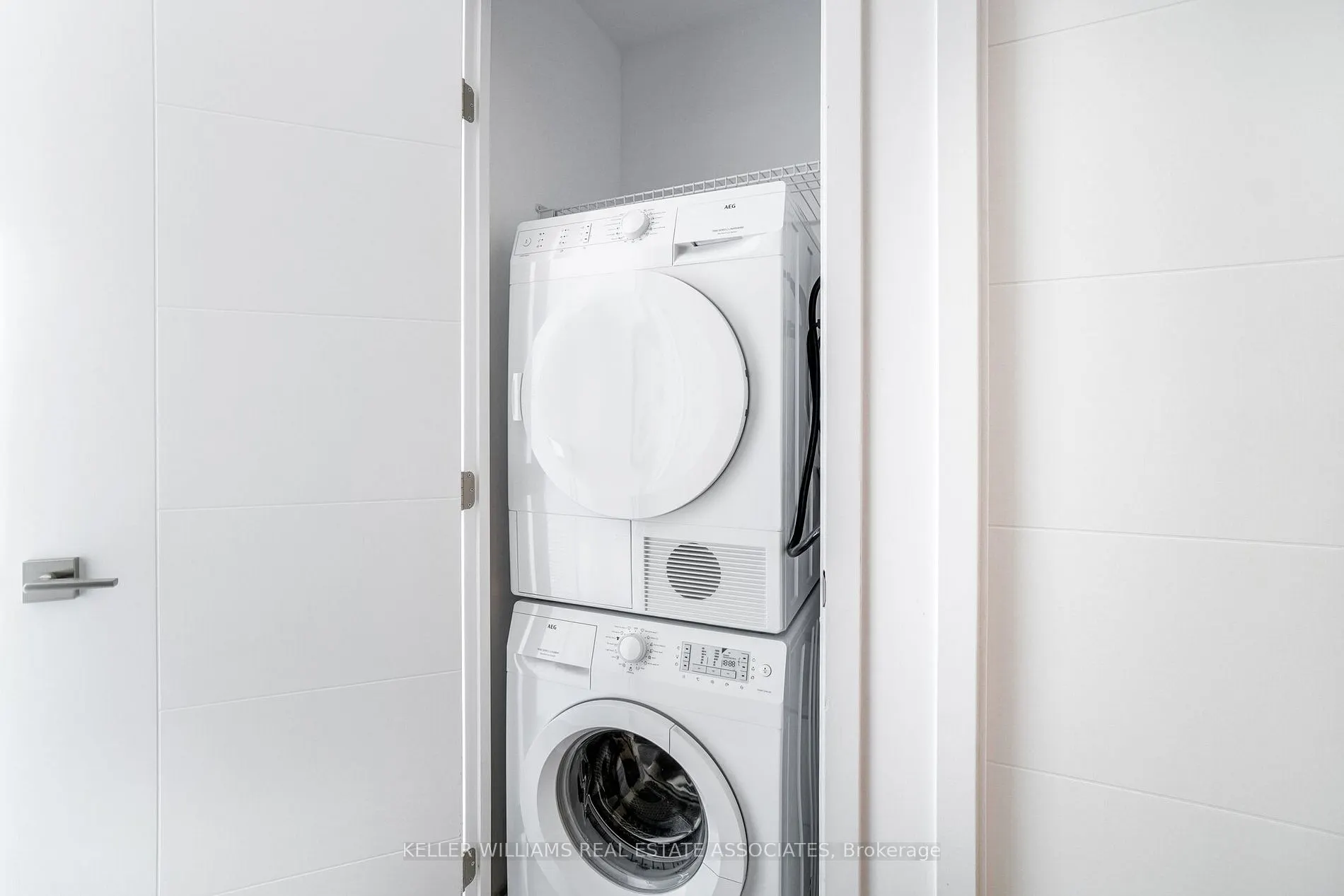 488 University Ave, #2302