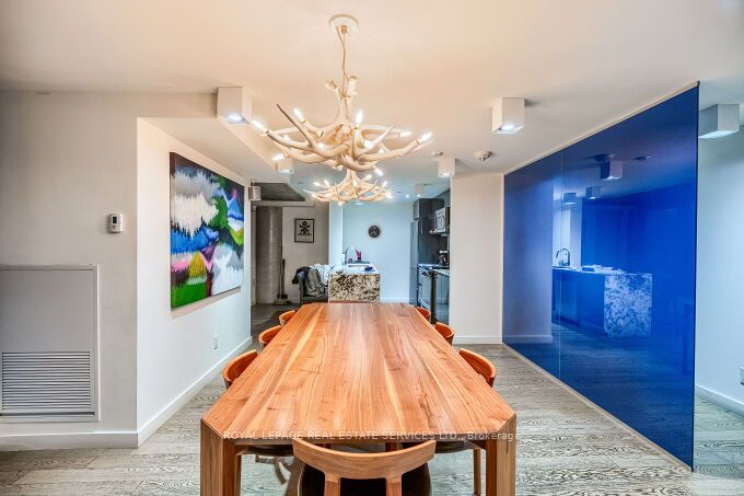 111 Bathurst St, #1301