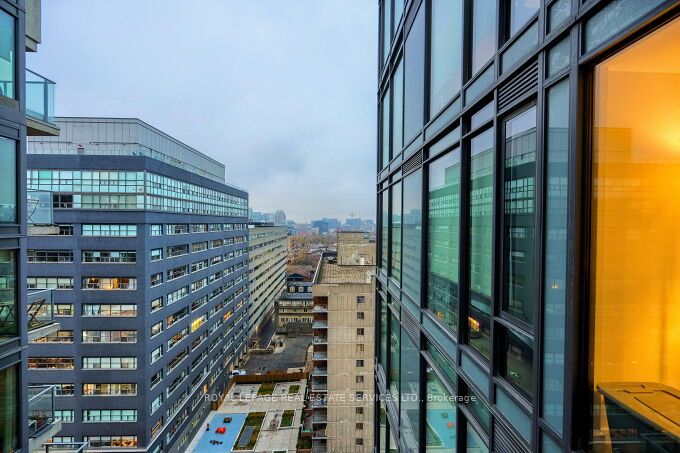 111 Bathurst St, #1301