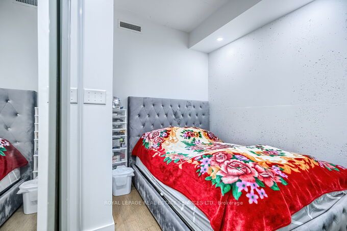 111 Bathurst St, #1301