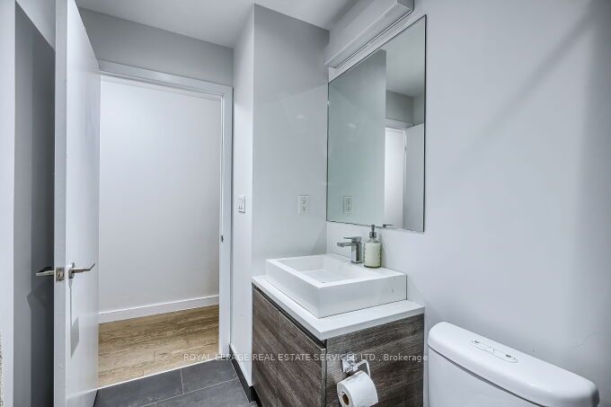 111 Bathurst St, #1301