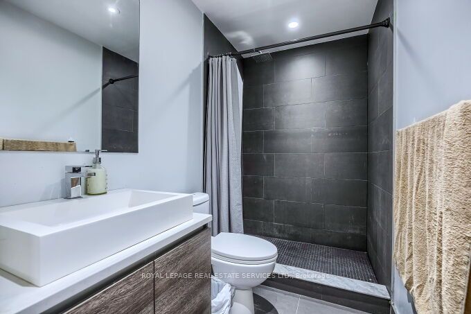 111 Bathurst St, #1301