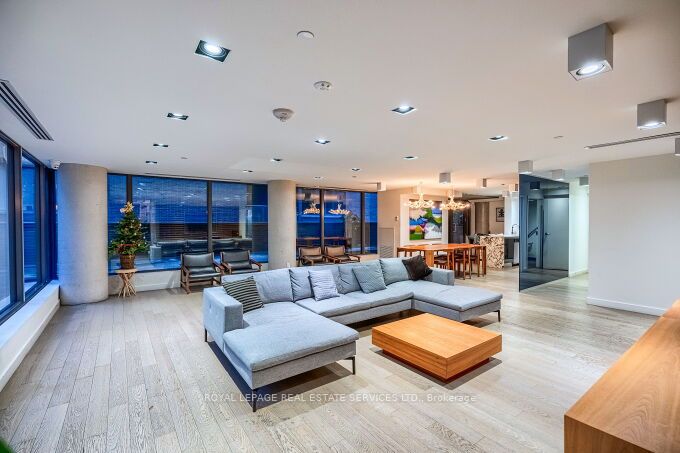 111 Bathurst St, #1301