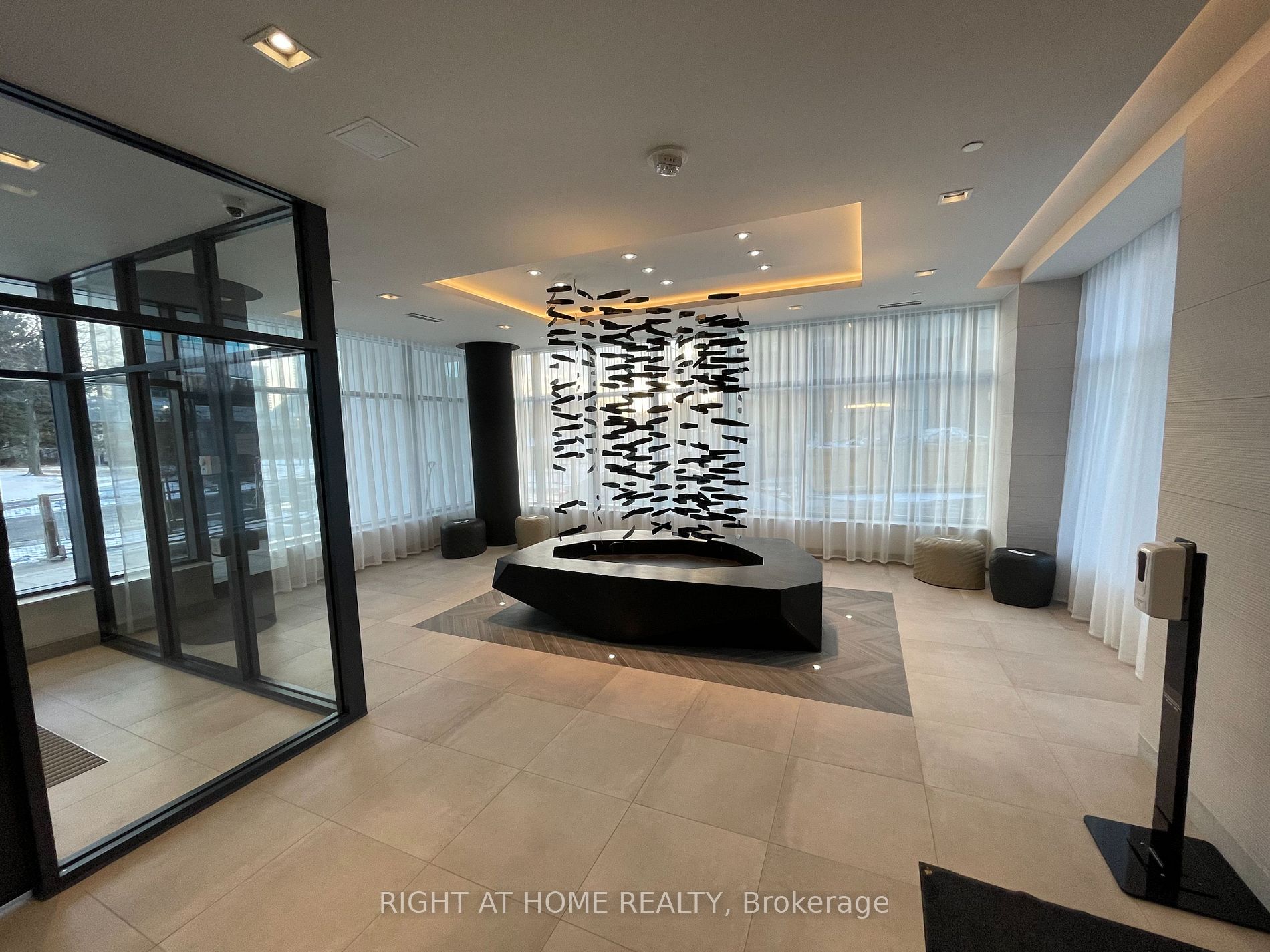 180 Fairview Mall Dr, ##908