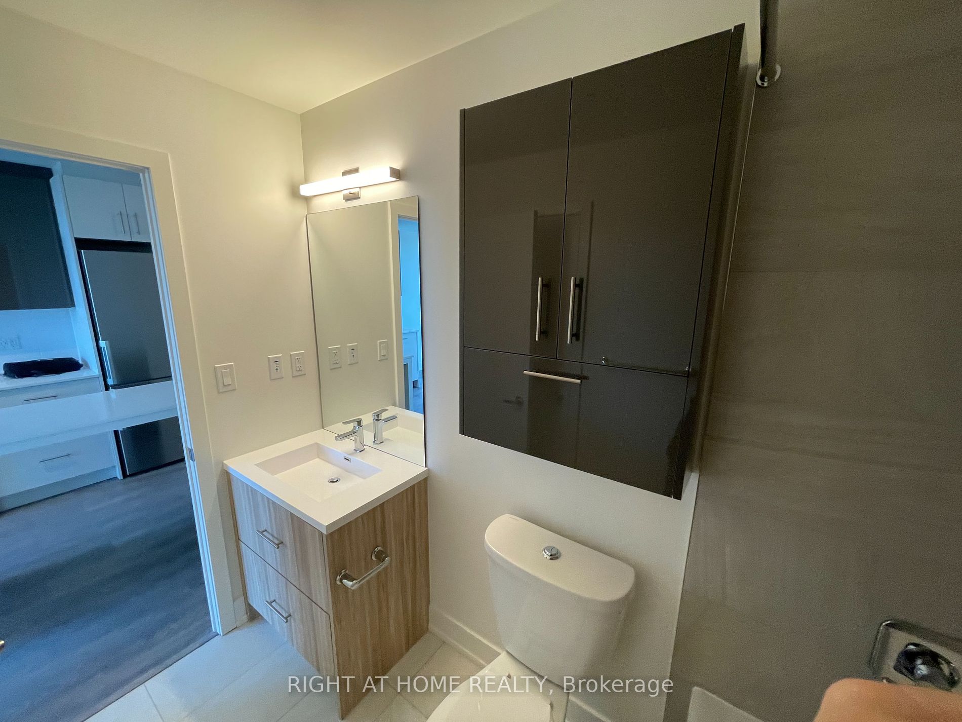 180 Fairview Mall Dr, ##908