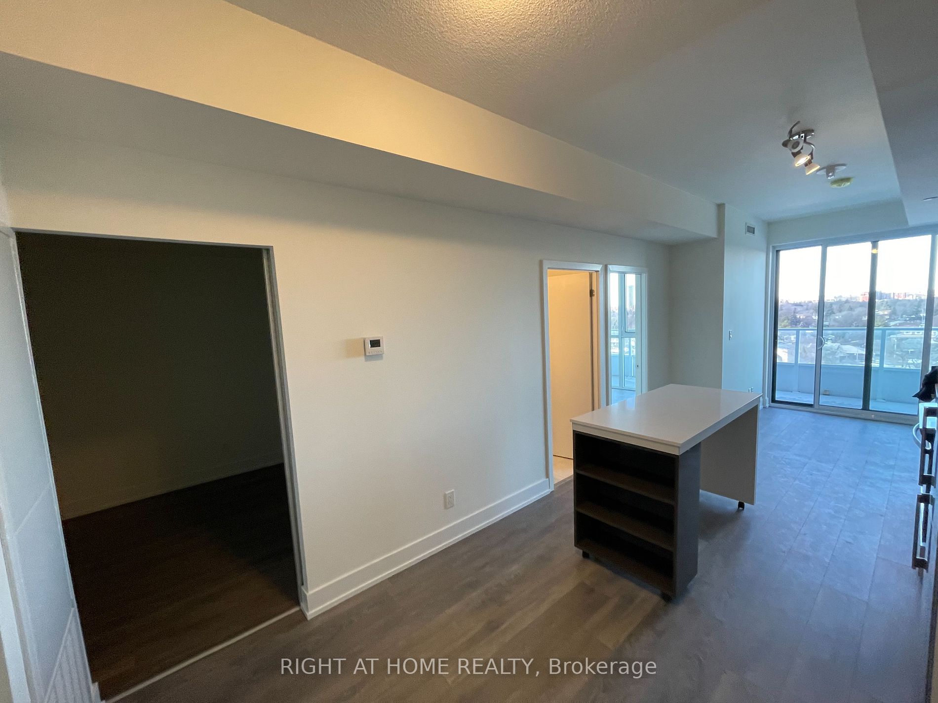180 Fairview Mall Dr, ##908