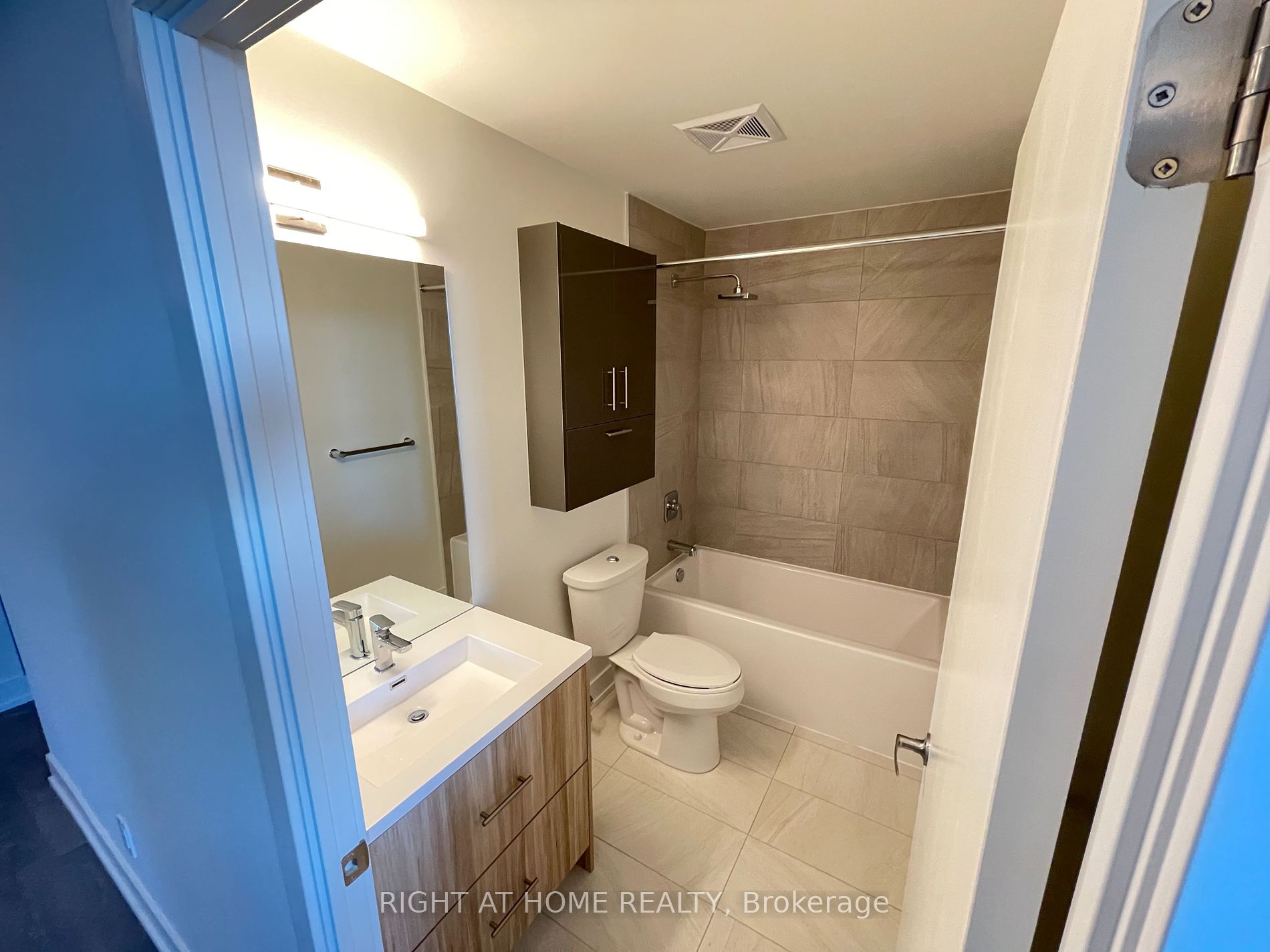 180 Fairview Mall Dr, ##908