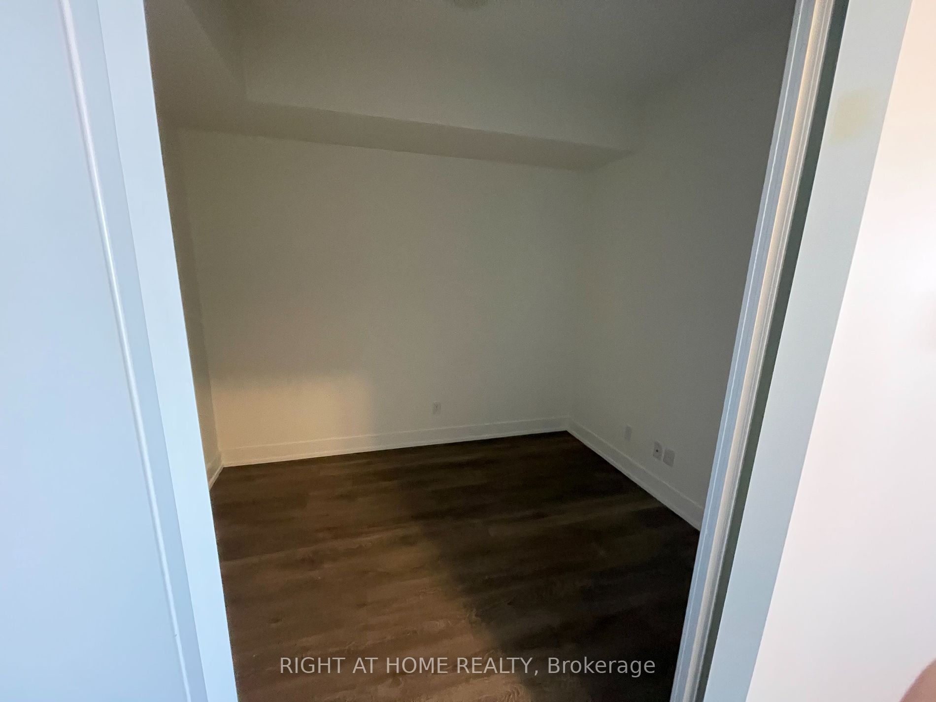 180 Fairview Mall Dr, ##908