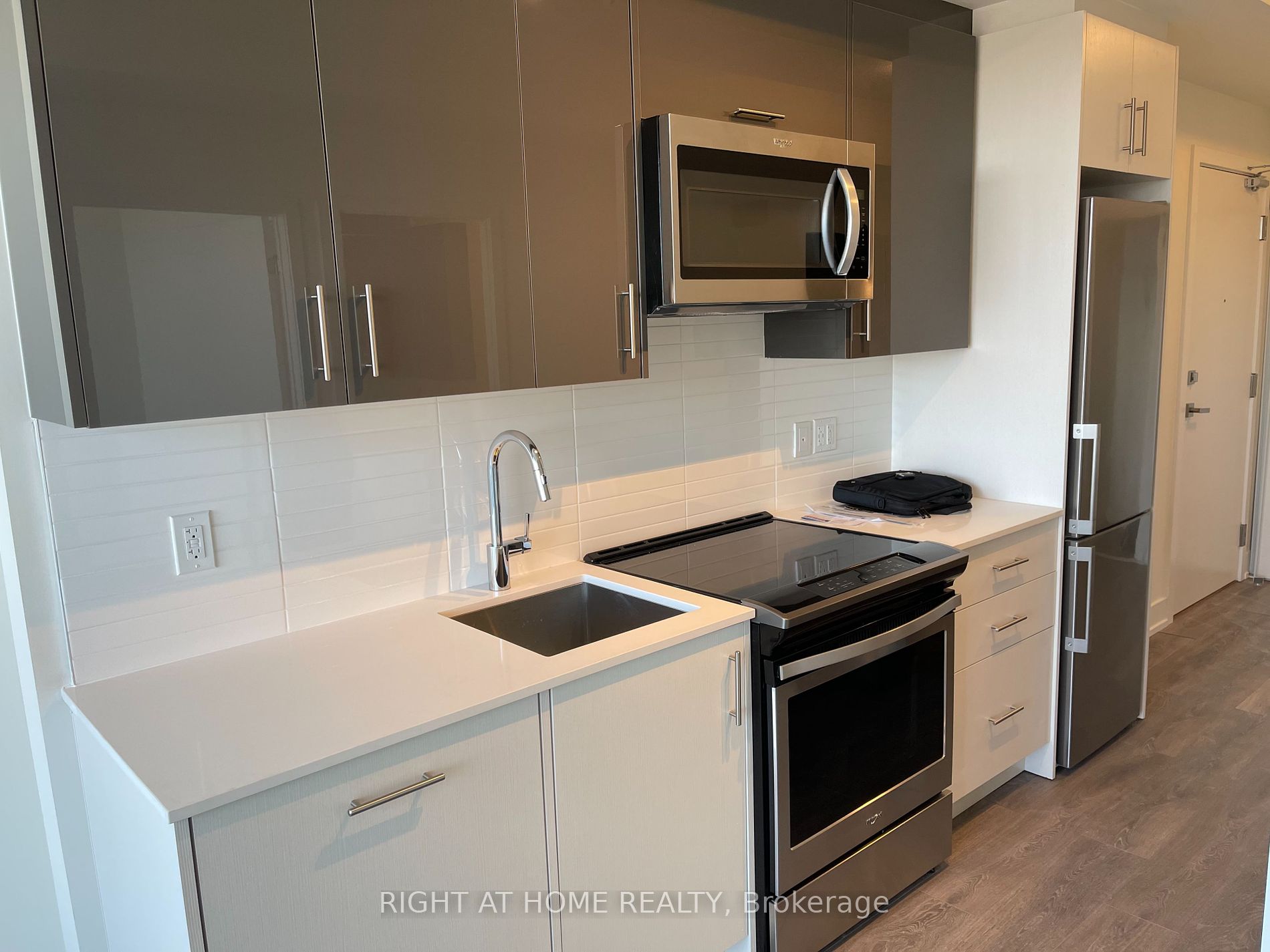 180 Fairview Mall Dr, ##908
