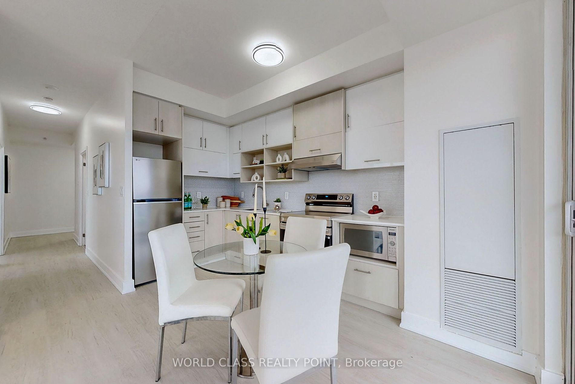 150 Fairview Mall Dr E, #611