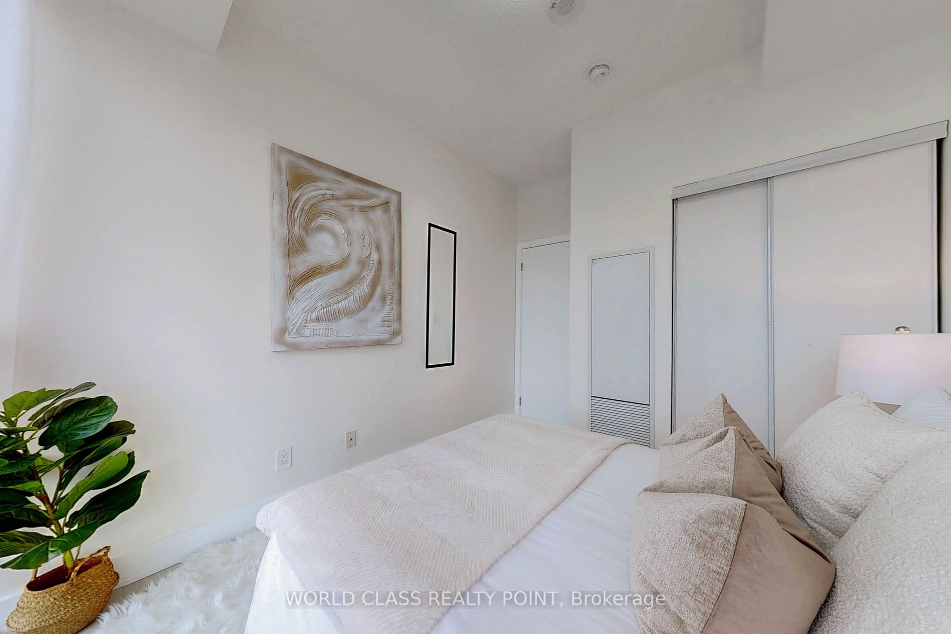 150 Fairview Mall Dr E, #611