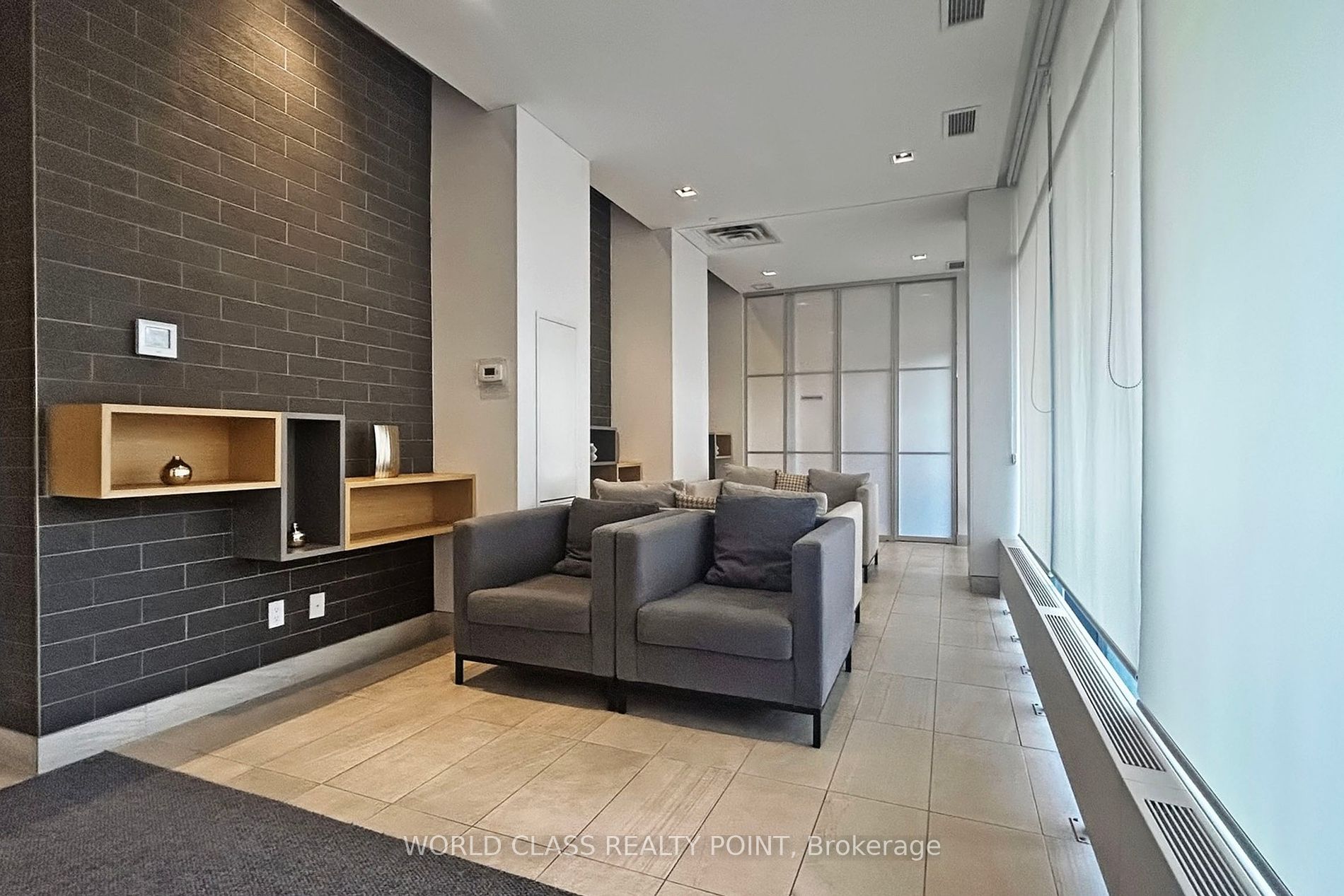 150 Fairview Mall Dr E, #611