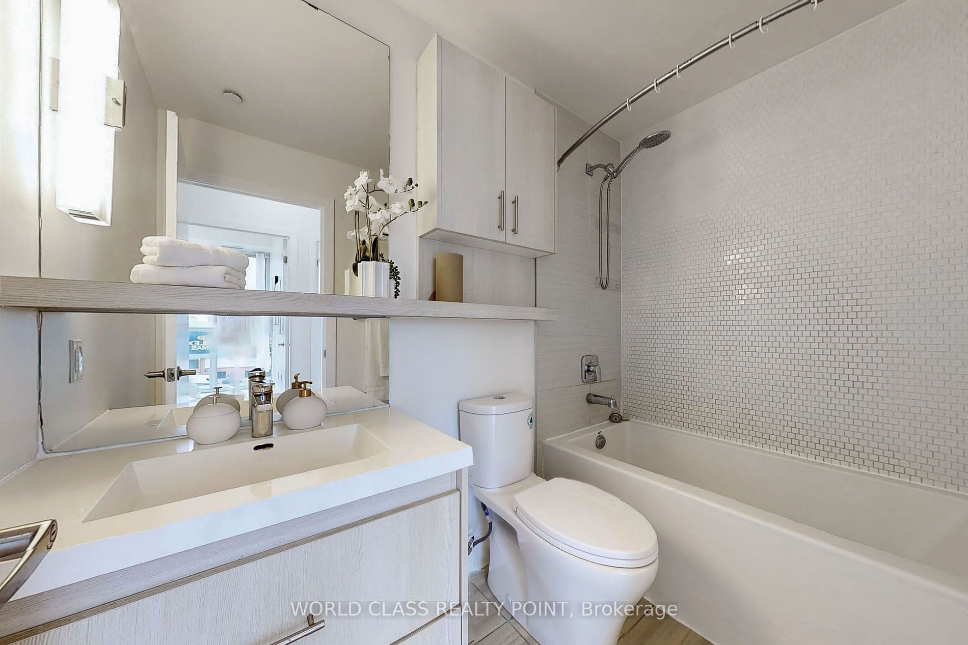 150 Fairview Mall Dr E, #611
