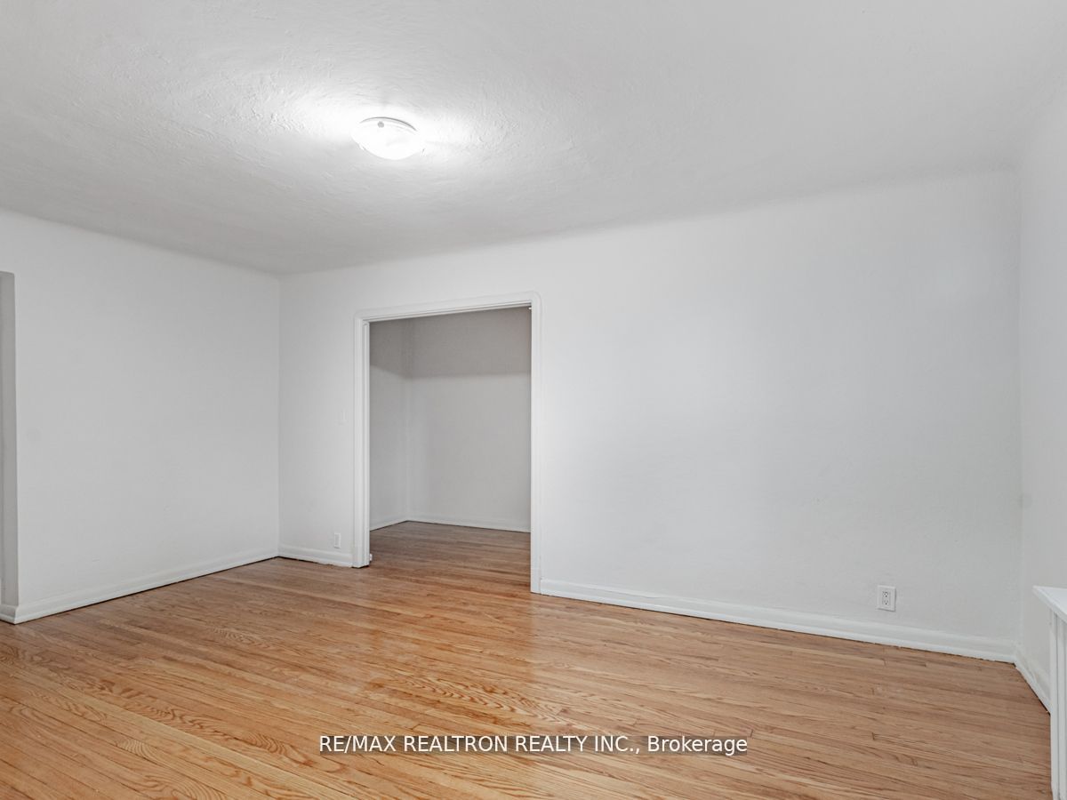 8 Mallory Gdns, #4