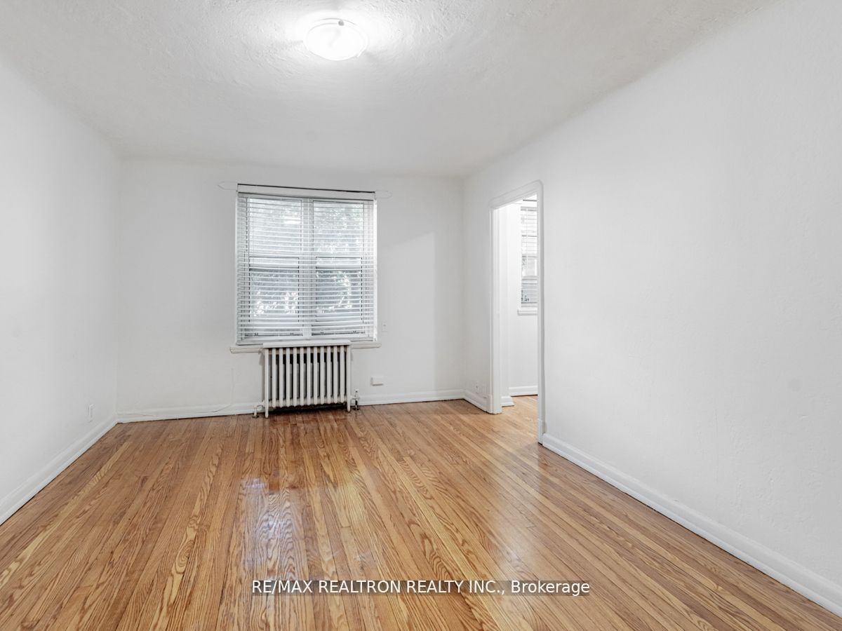 8 Mallory Gdns, #4