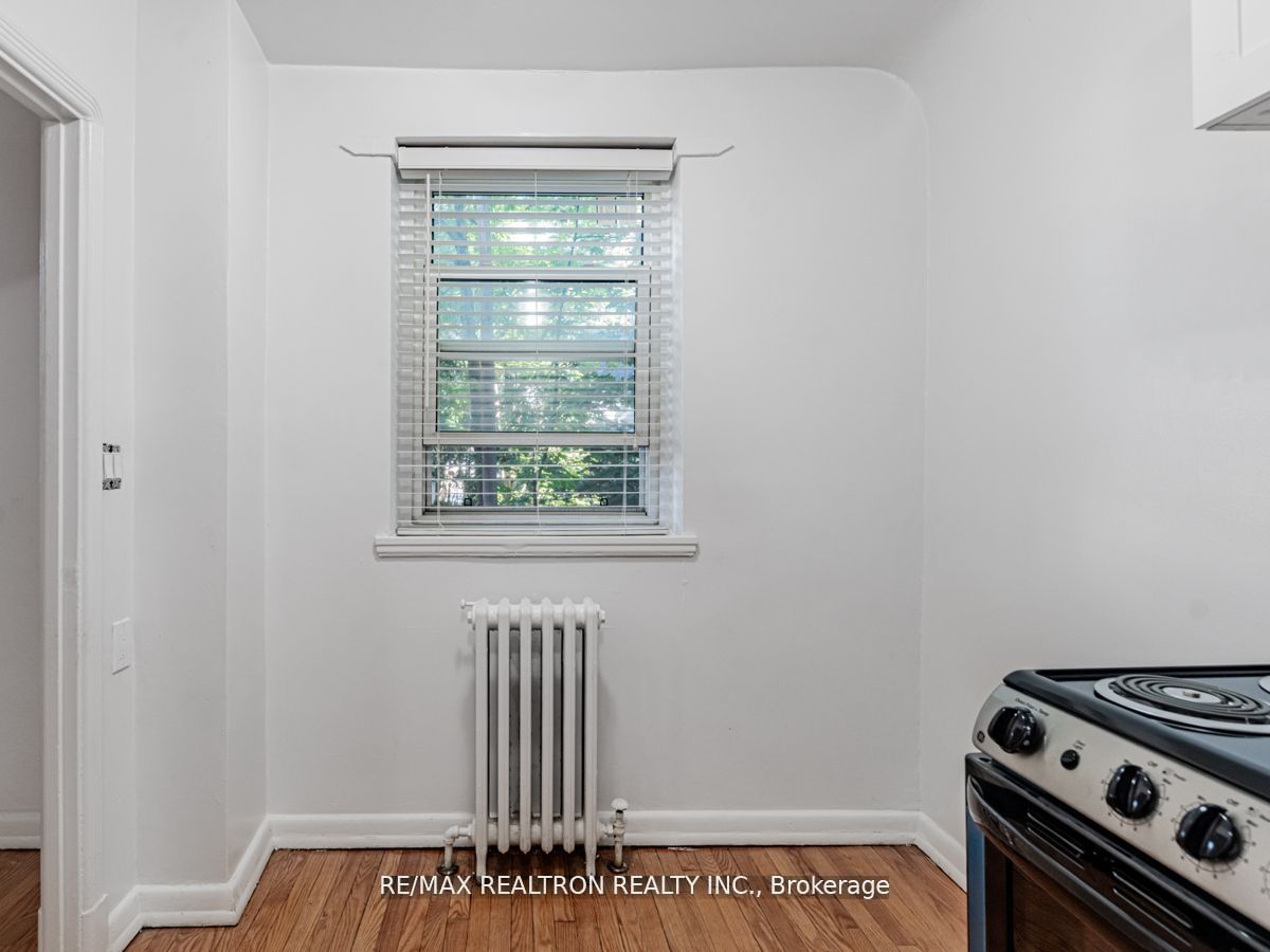 8 Mallory Gdns, #4