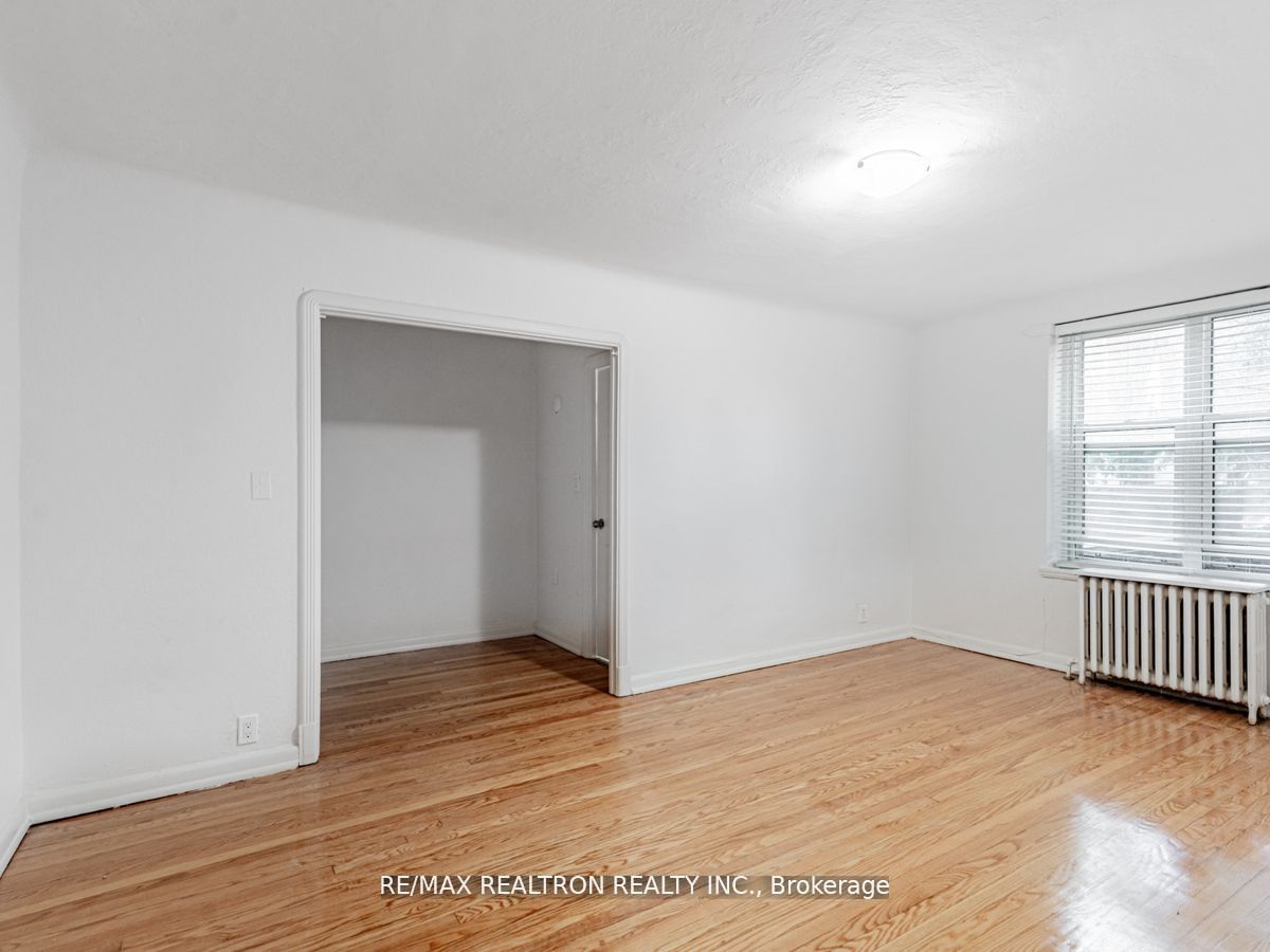 8 Mallory Gdns, #4