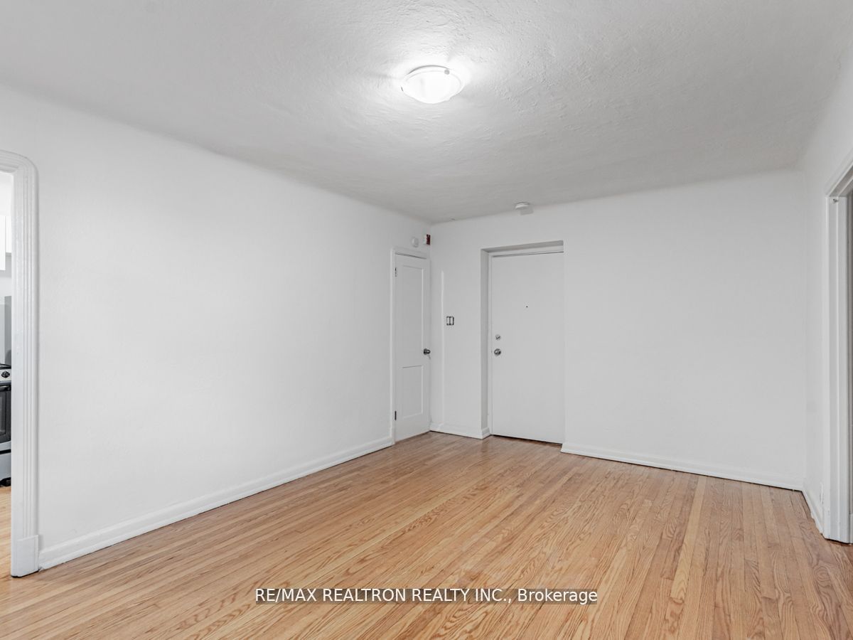 8 Mallory Gdns, #4