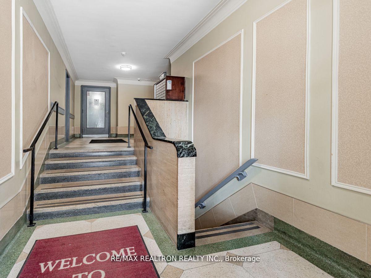 8 Mallory Gdns, #4