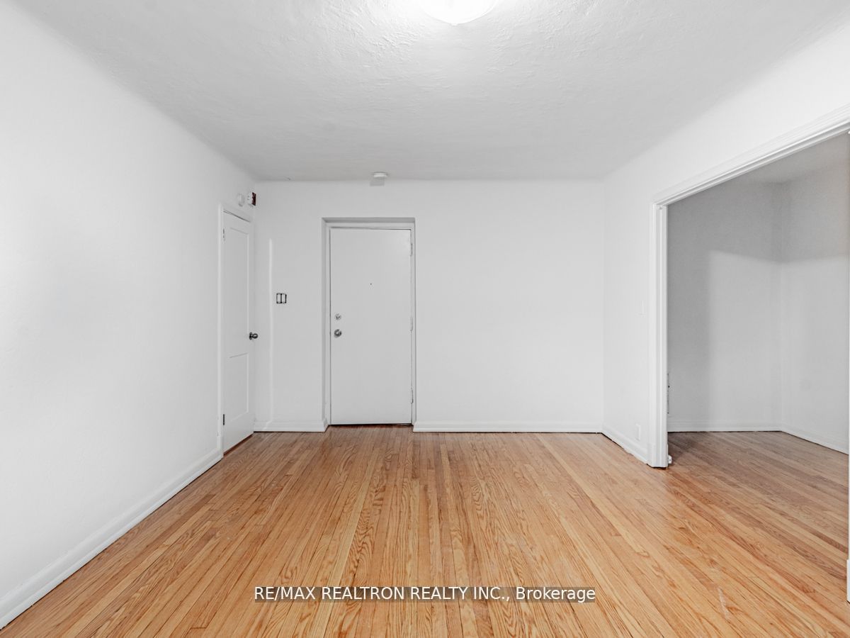 8 Mallory Gdns, #4
