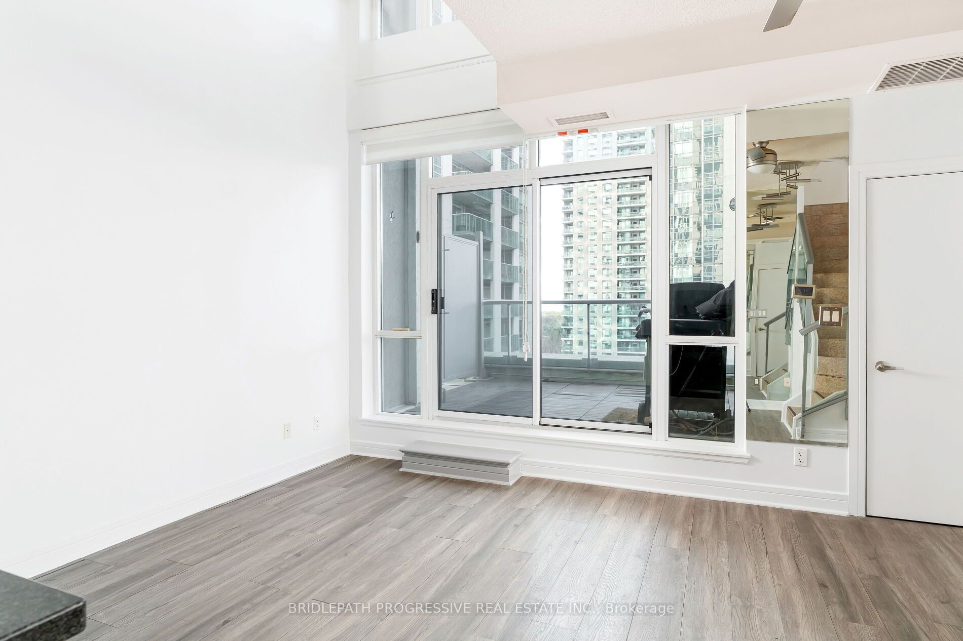 1 Avondale Ave, #509