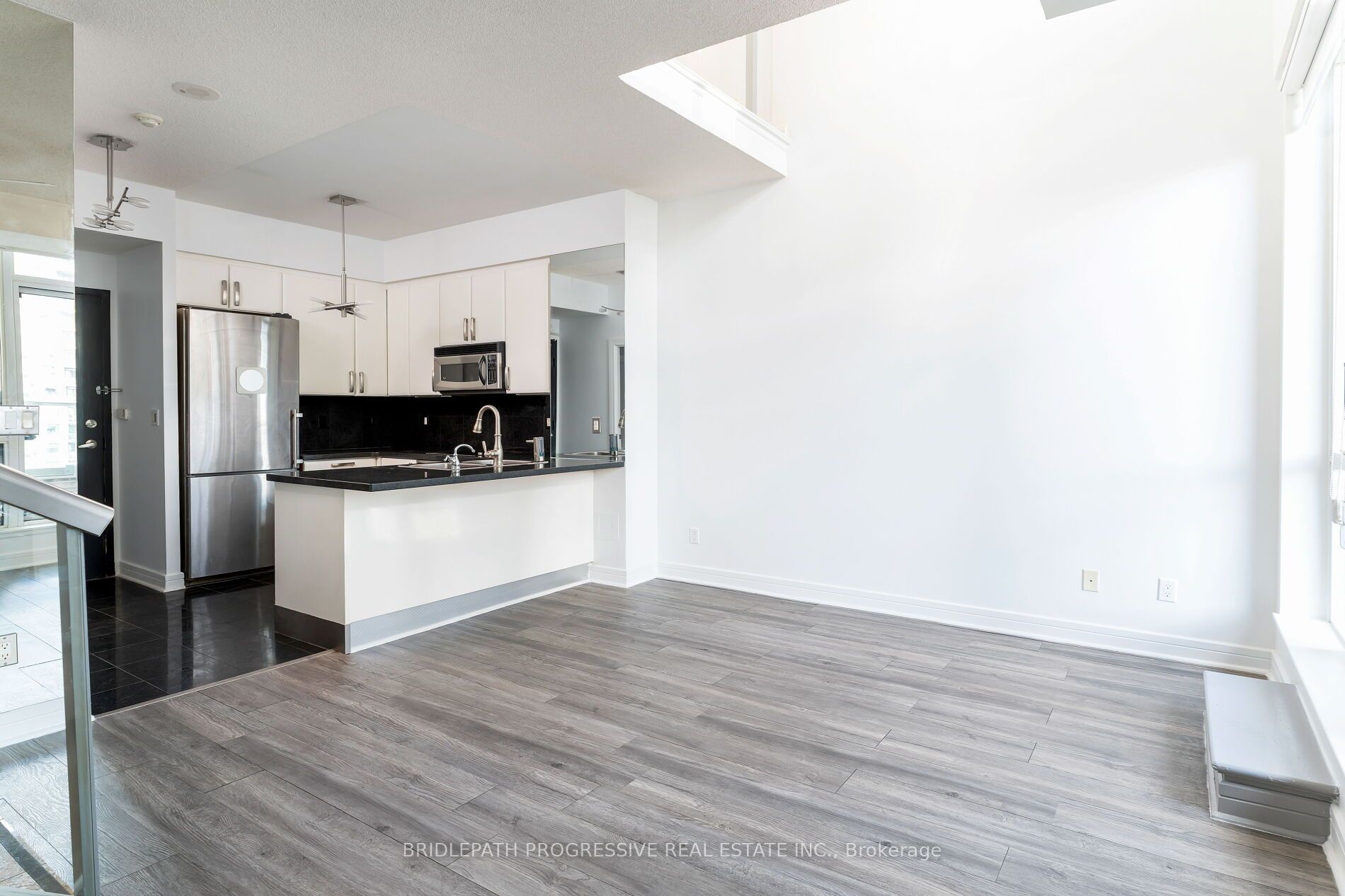 1 Avondale Ave, #509