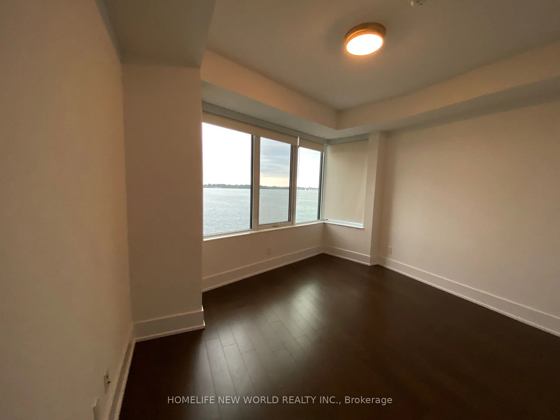 55 Merchants' Wharf, #323