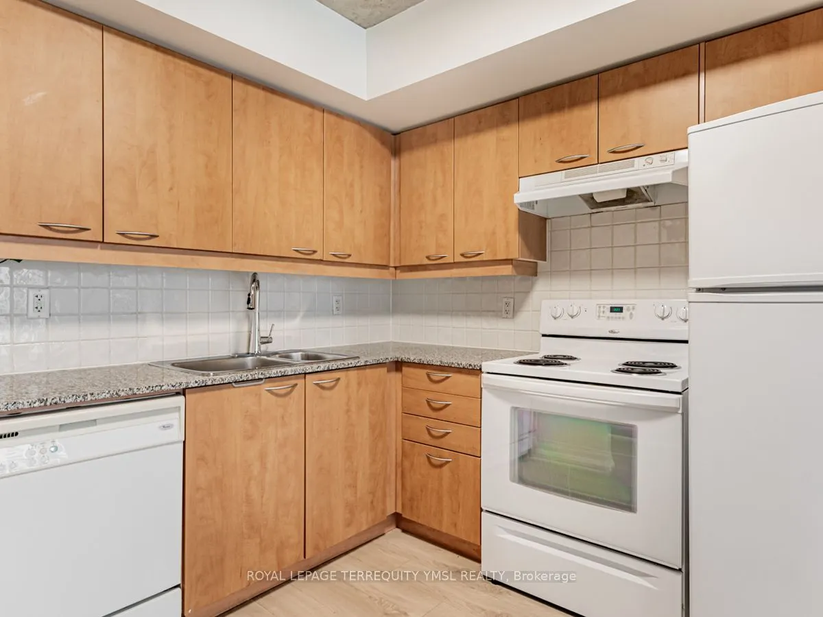 22 Wellesley St E, #804