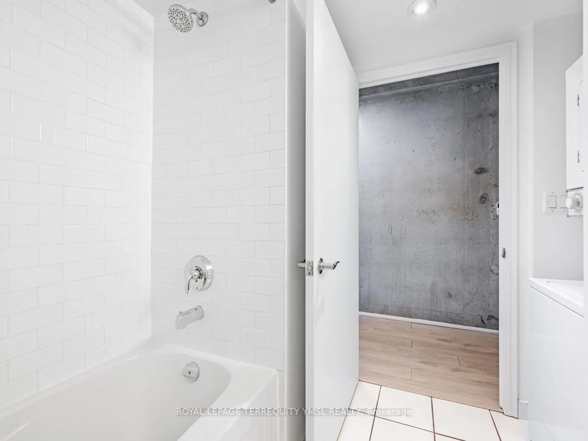 22 Wellesley St E, #804