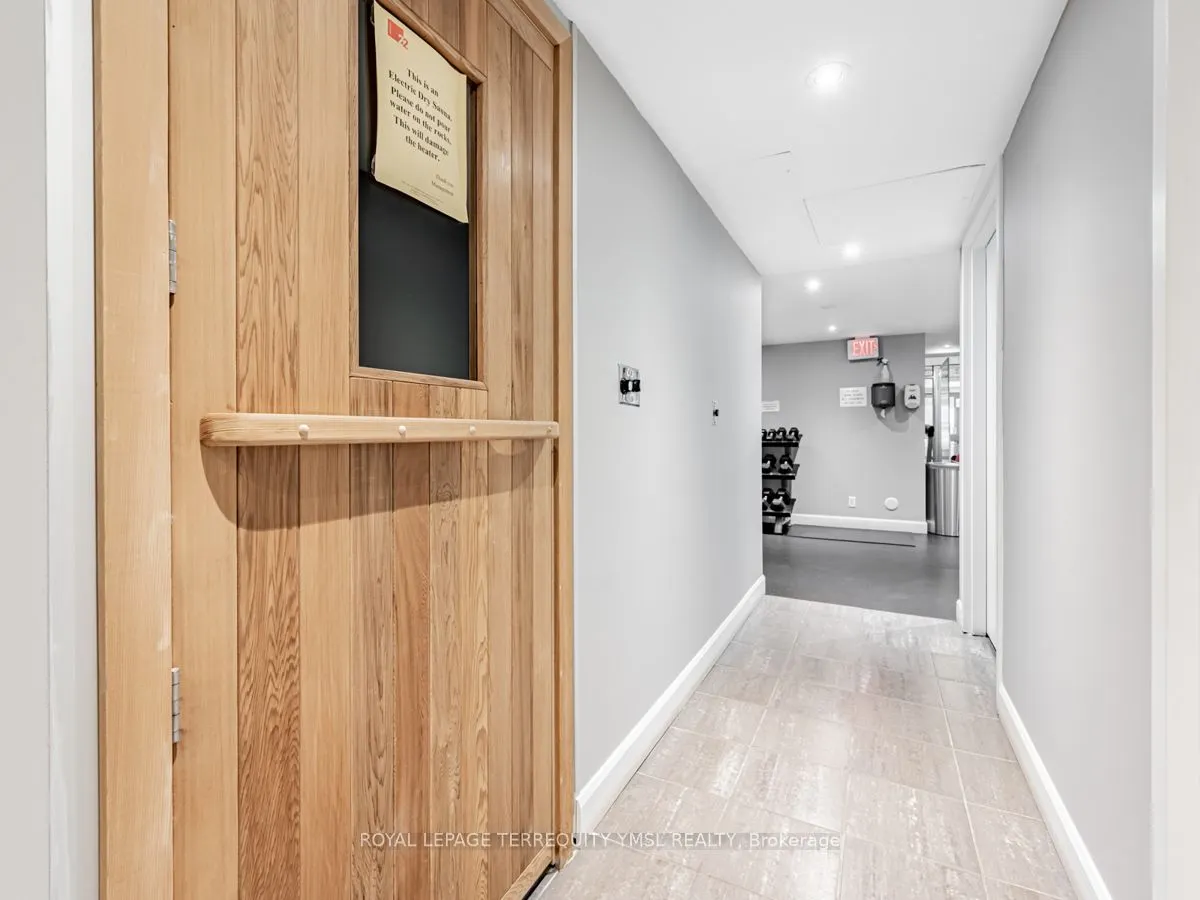 22 Wellesley St E, #804