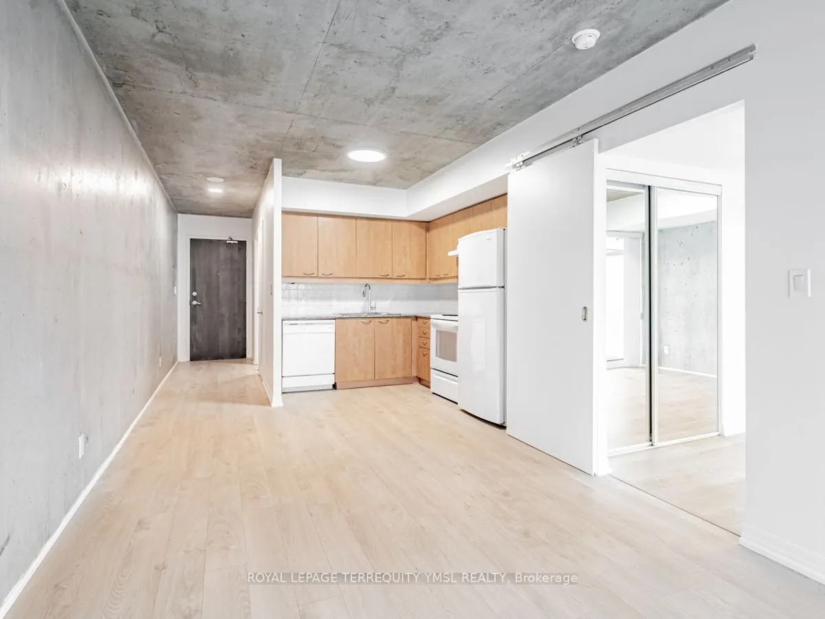 22 Wellesley St E, #804