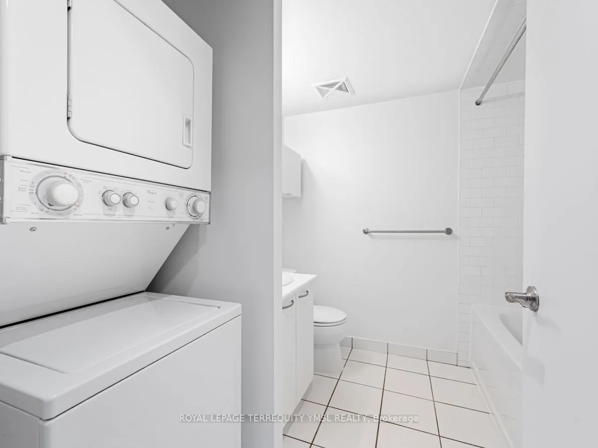 22 Wellesley St E, #804