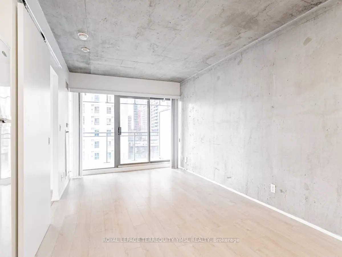 22 Wellesley St E, #804