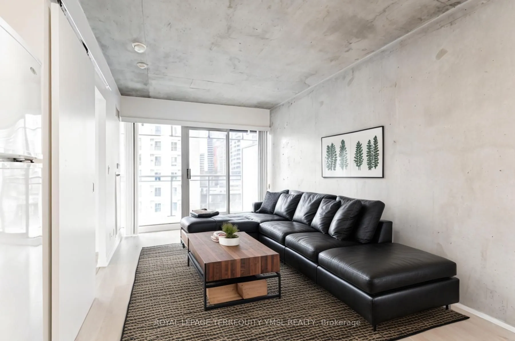 22 Wellesley St E, #804