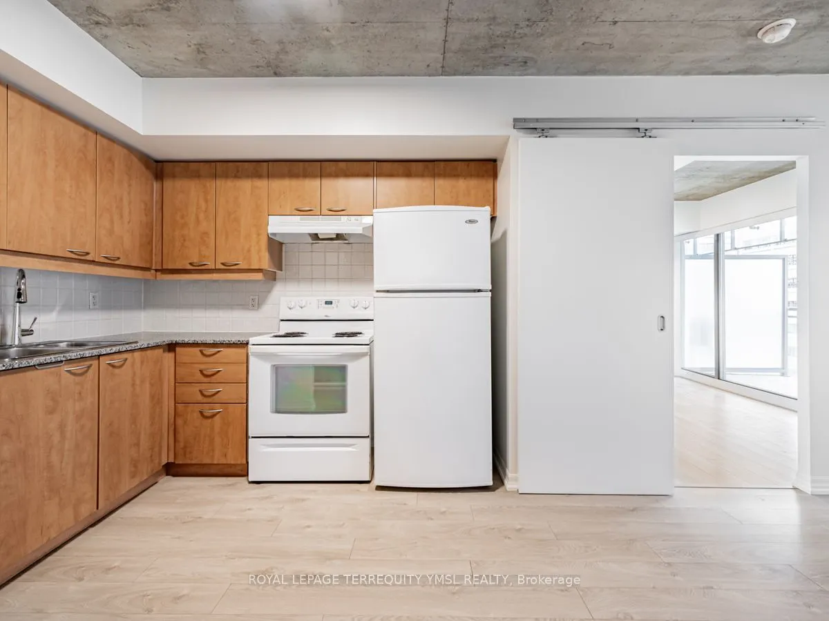 22 Wellesley St E, #804