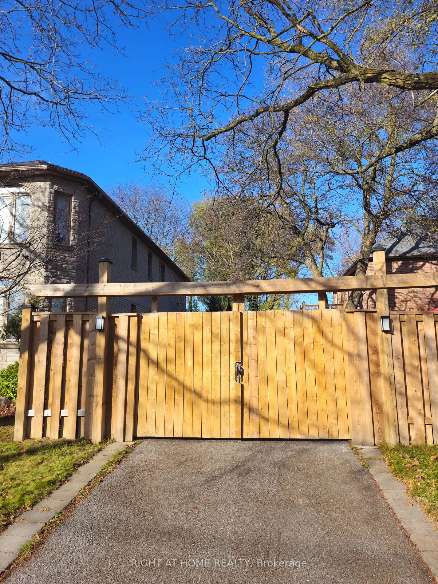 310 Senlac Rd