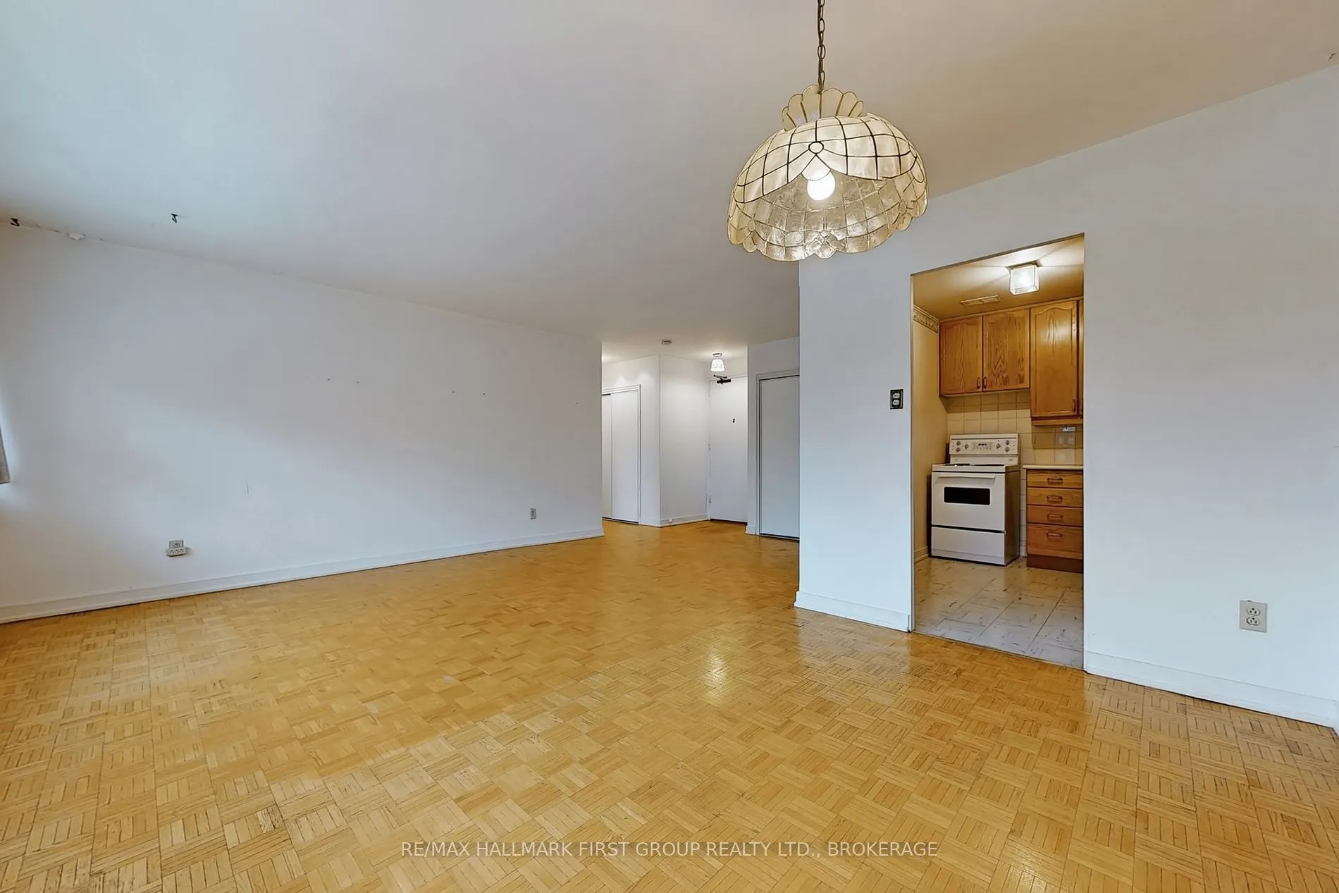 160 The Donway W, #207