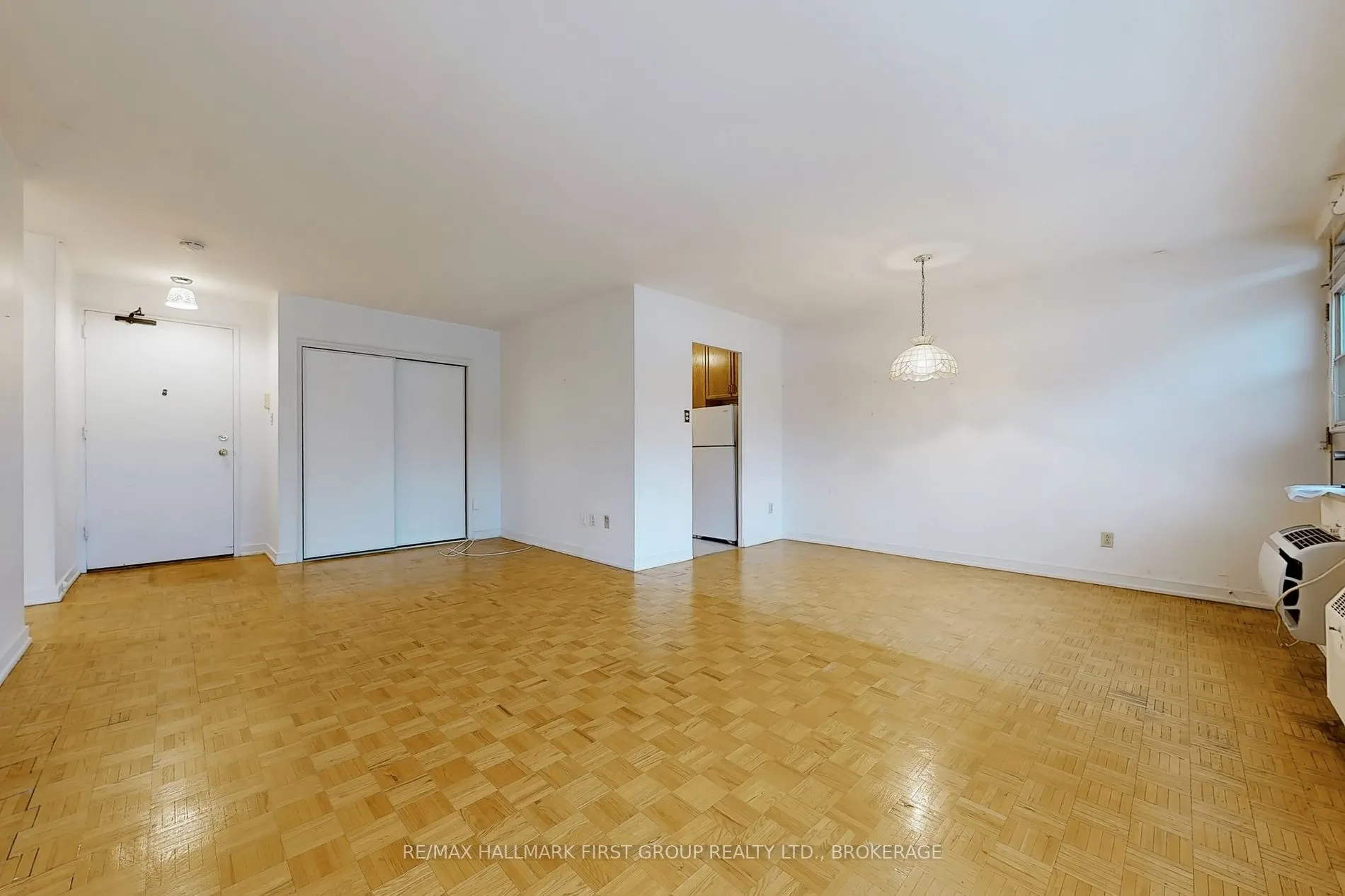160 The Donway W, #207