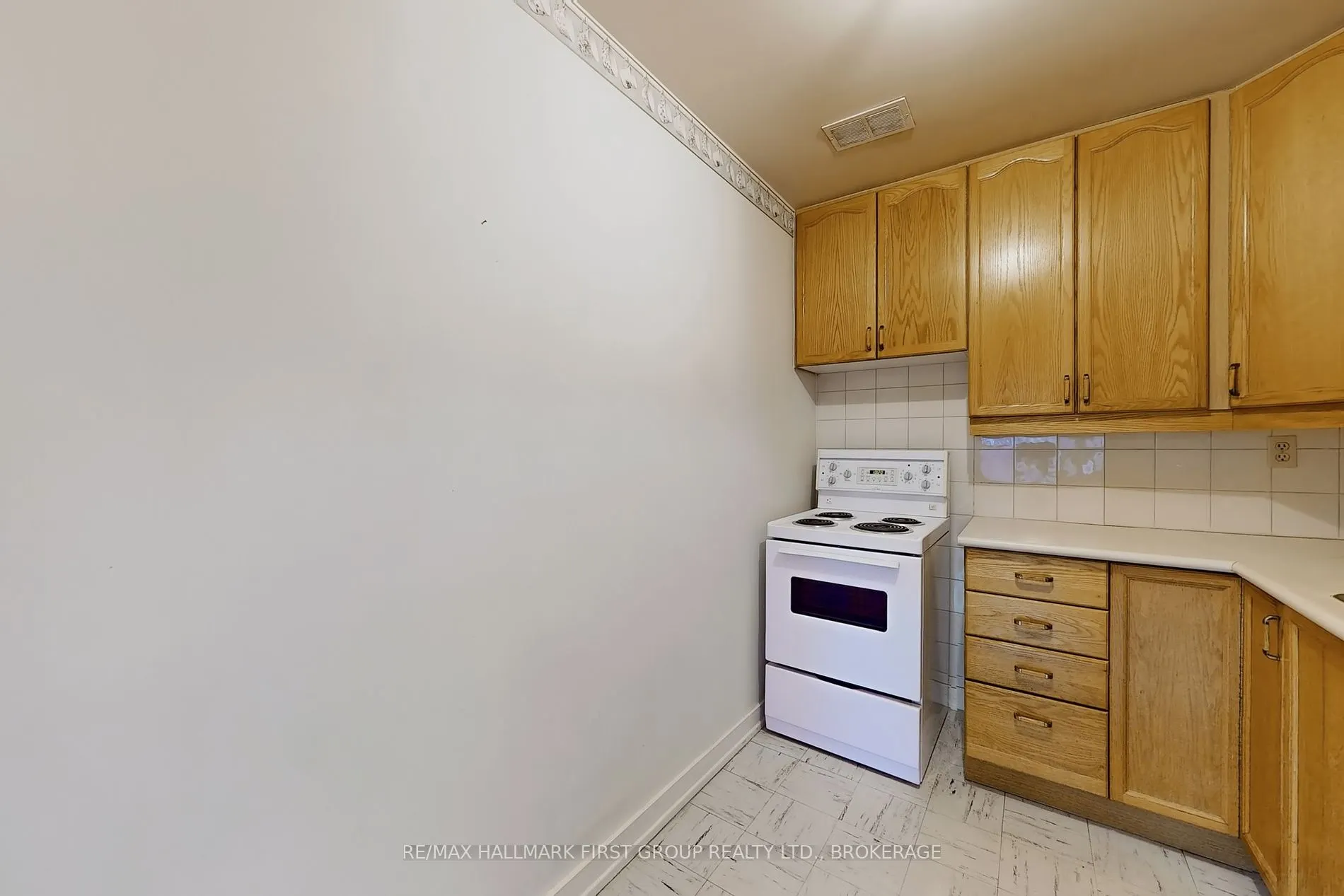160 The Donway W, #207