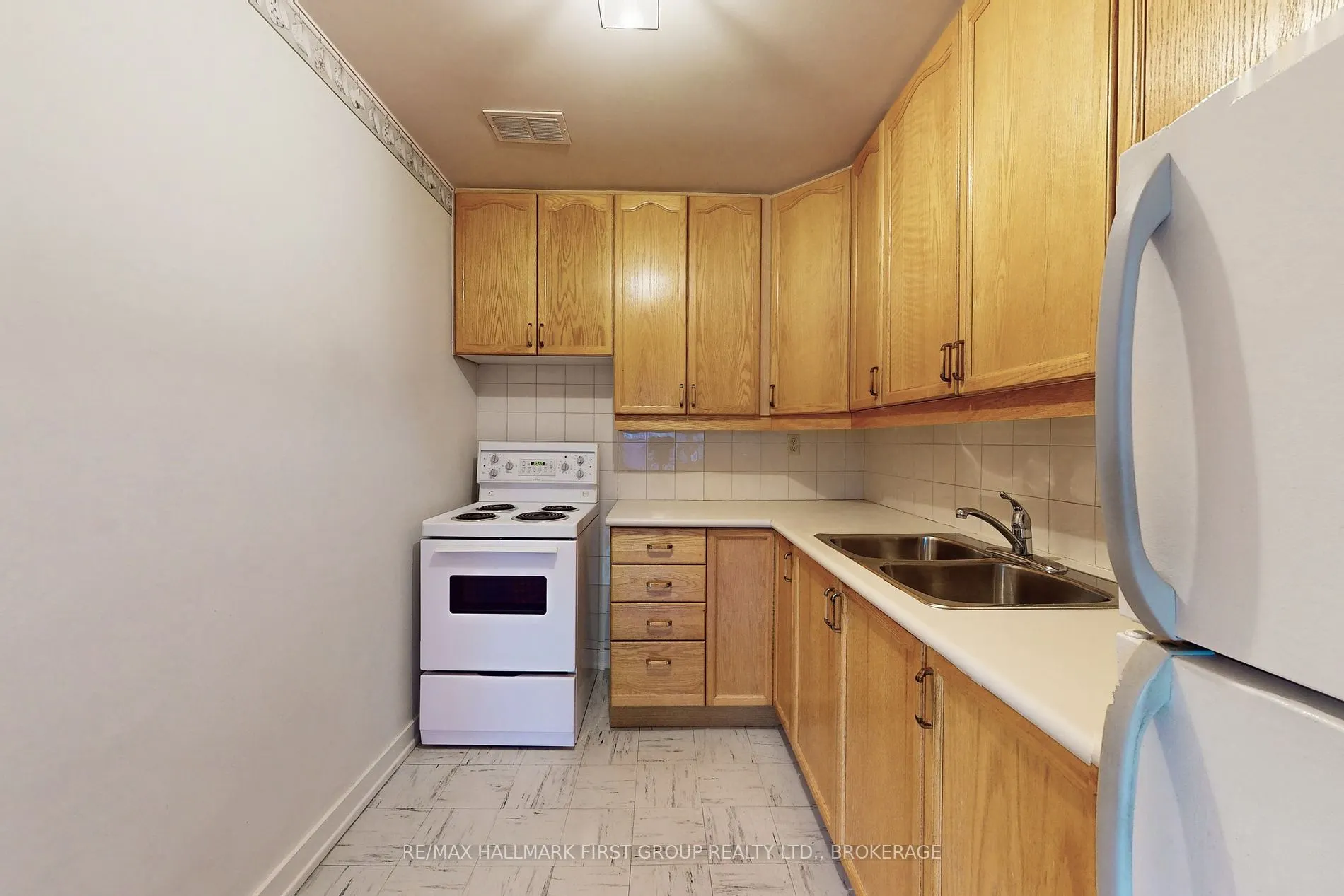 160 The Donway W, #207