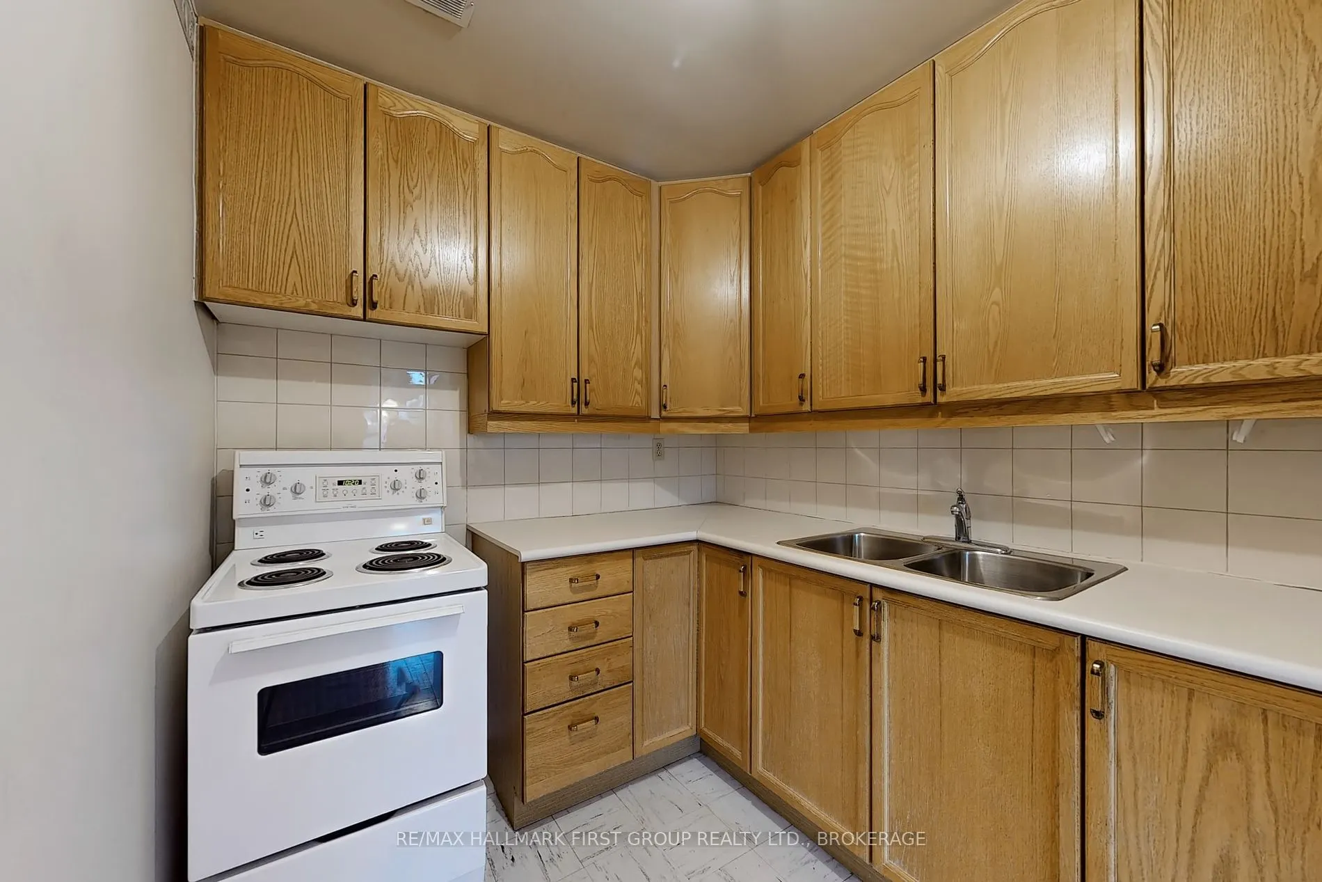160 The Donway W, #207
