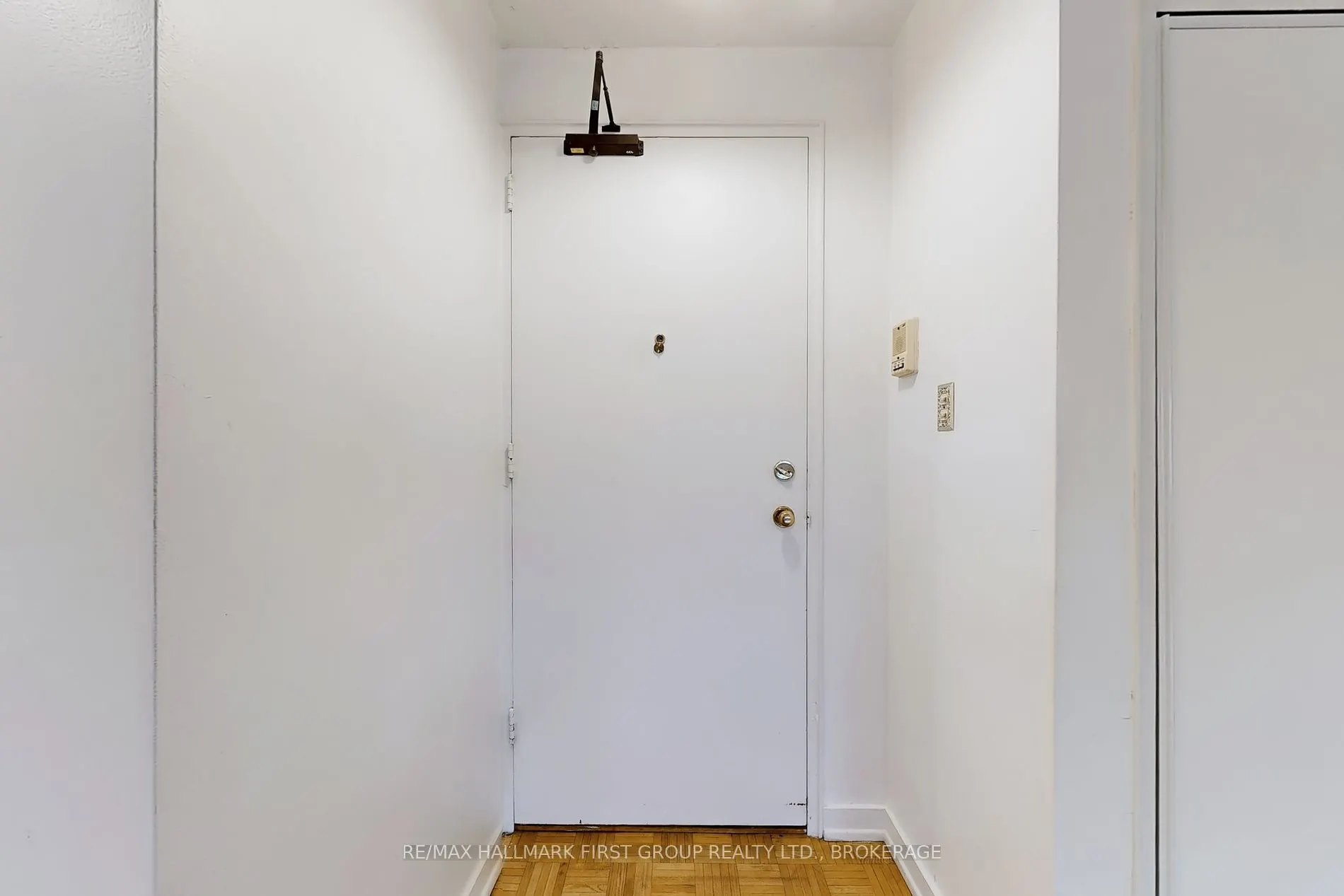 160 The Donway W, #207