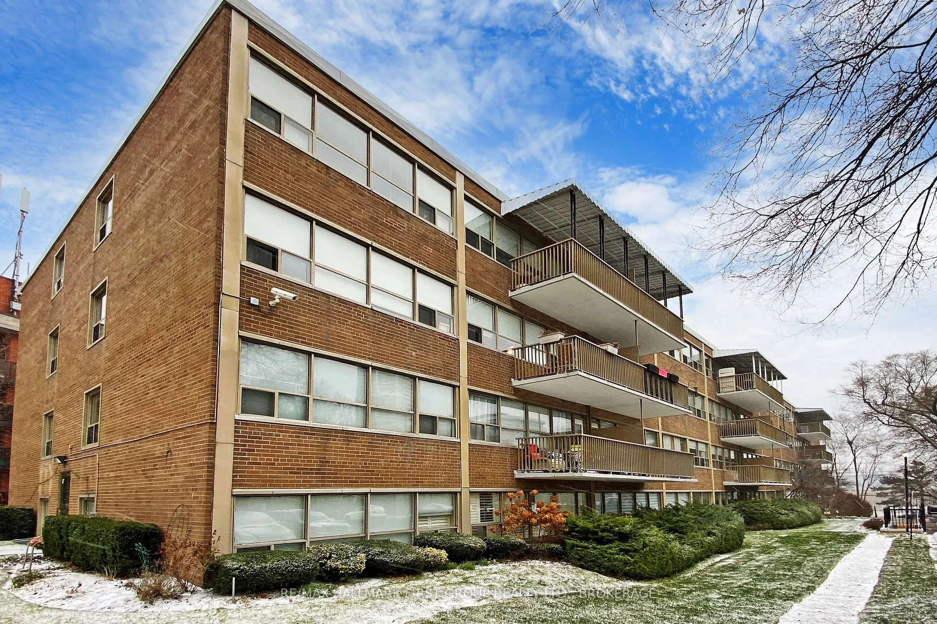 160 The Donway W, #207