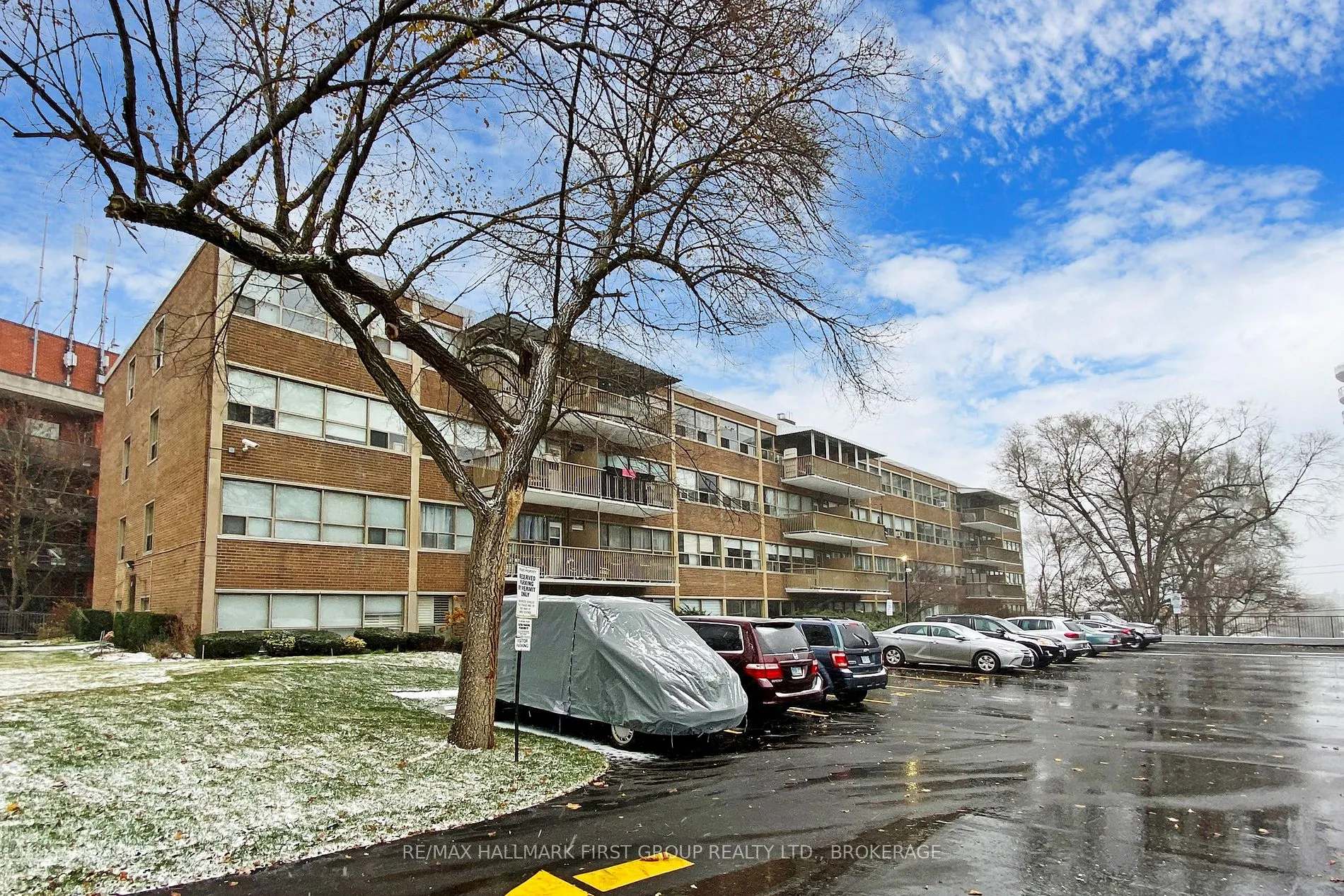 160 The Donway W, #207