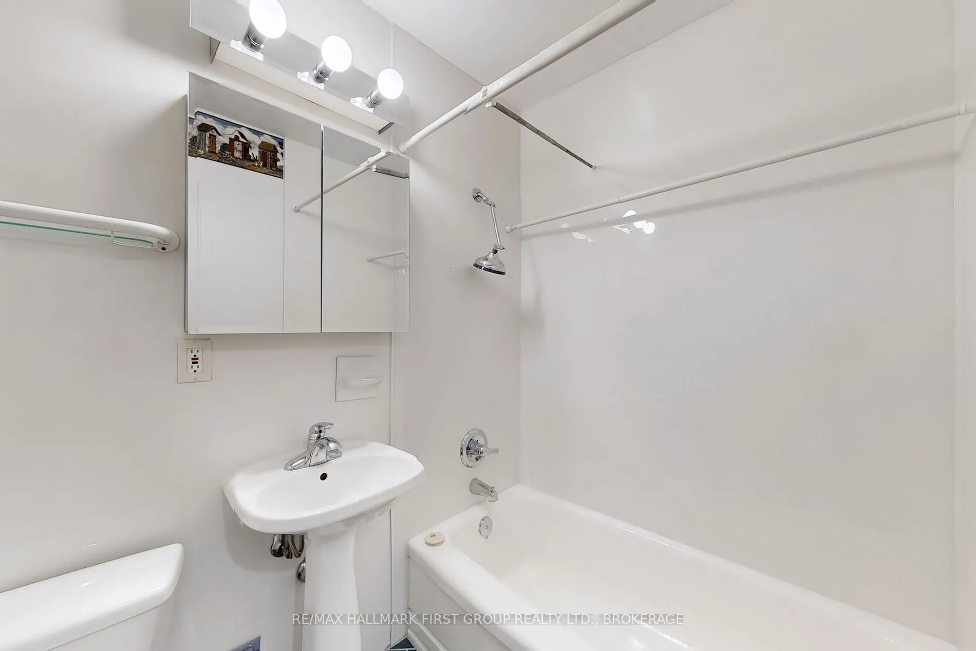 160 The Donway W, #207